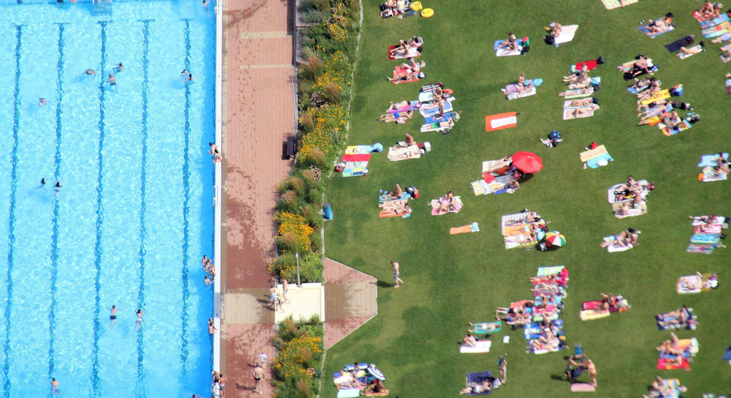 Initiative fordert: FKK im Schwimmbad soll kein Tabu mehr sein