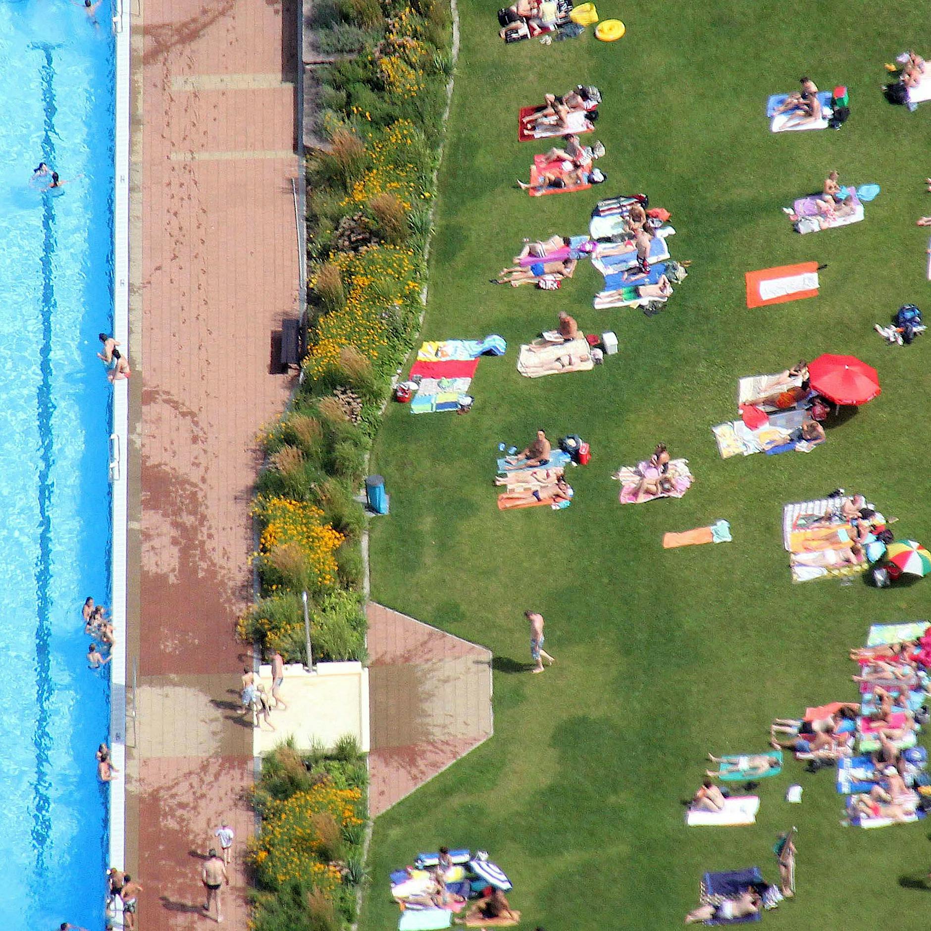 Initiative fordert: FKK im Schwimmbad soll kein Tabu mehr sein