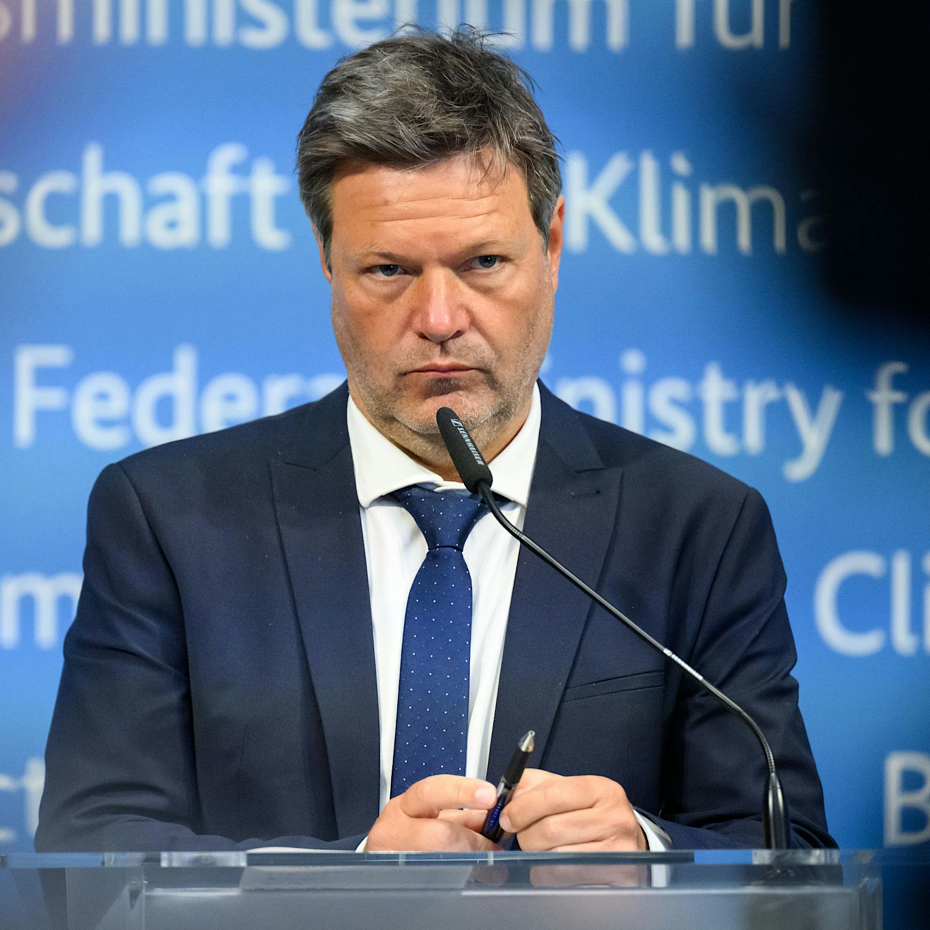 Öl-Embargo: Habeck warnt vor „hohen Preissprüngen“