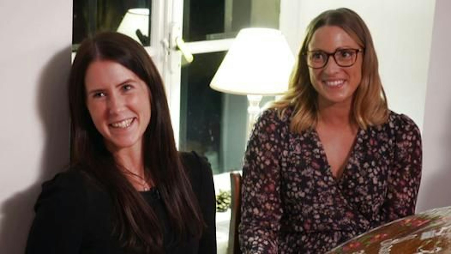 Für Steffi (re.) hat sich Bauer Justin entschieden, Maureen muss ihre Sachen packen und gehen.