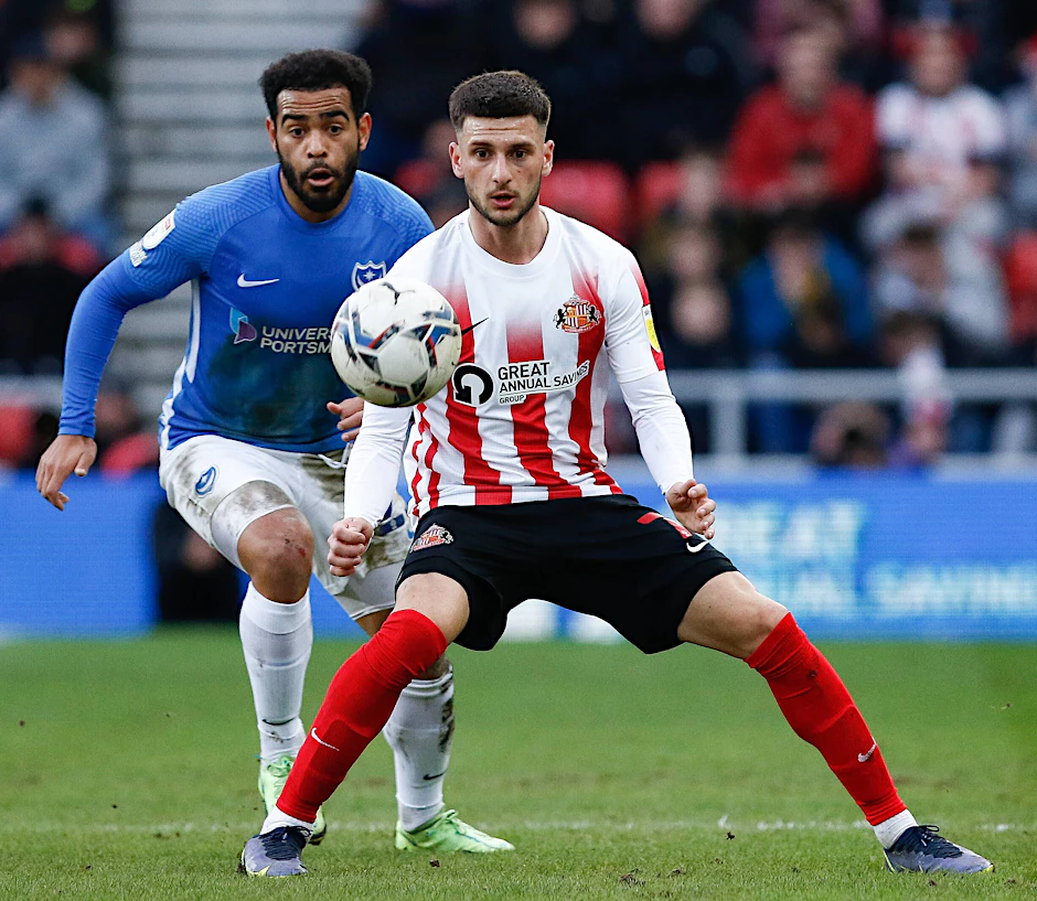 Einer von acht Profis des 1. FC Union in der Fremde: Leon Dajaku (r.) spielt bis zum Sommer in Englands Zweiter Liga für den AFC Sunderland.