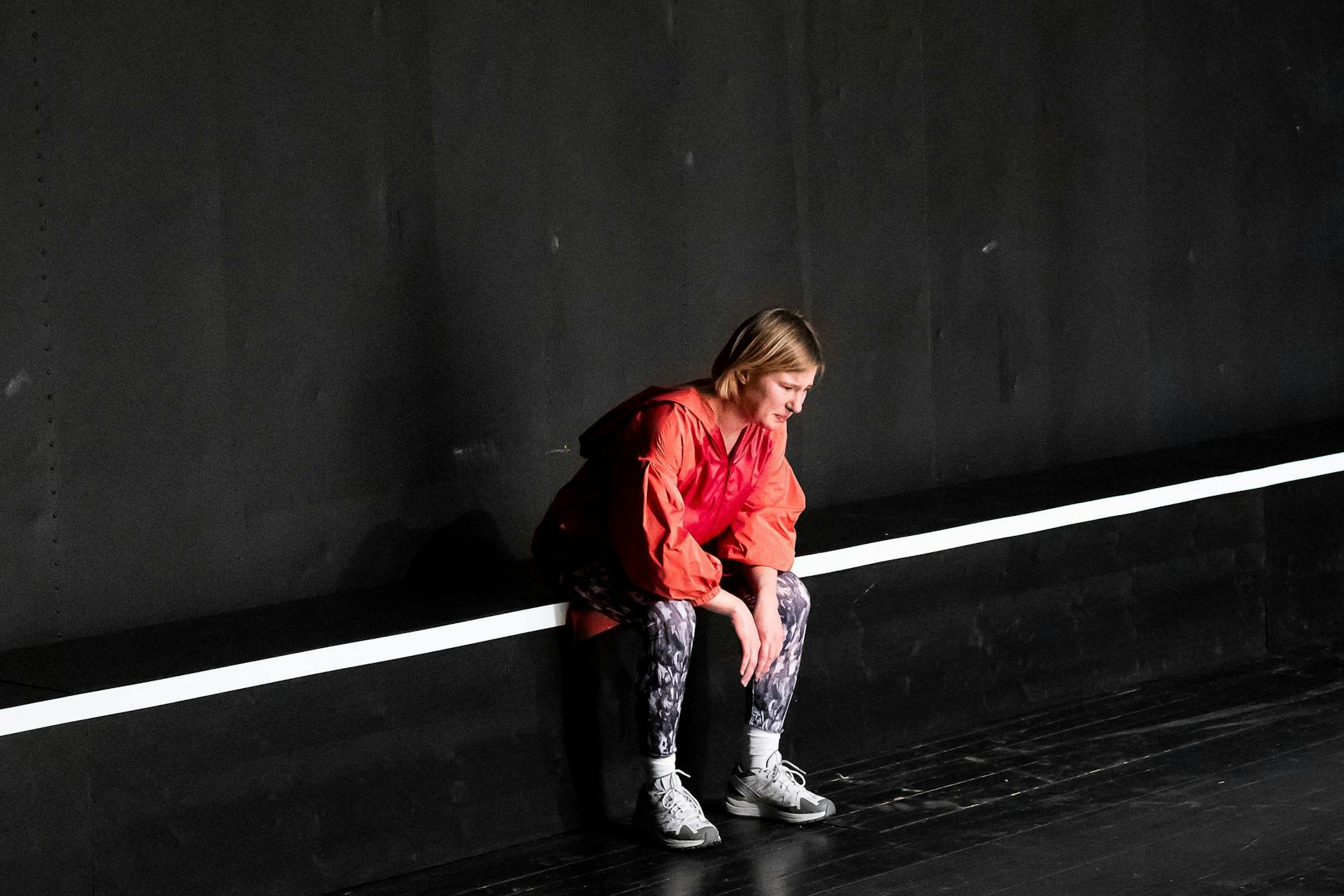 Ob das Publikum nach der Pandemie zurückkommt? Anna Drexler in einer Szene aus „Das neue Leben“, mit dem Christopher Rüping das Theatertreffen eröffnet.