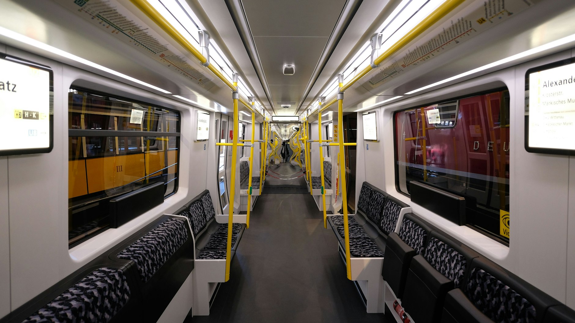 So sollen die Züge der Baureihe JK innen aussehen. Ein Blick ins 1:1-Modell, das im Technikmuseum zu sehen war.