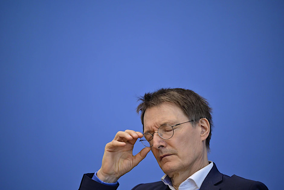 Gesundheitsminister Karl Lauterbach hat am Montag in Berlin eine neue Kommission vorgestellt, die Strukturreformen bei Veränderungsbedarf im Krankenhausbereich erarbeiten soll.
