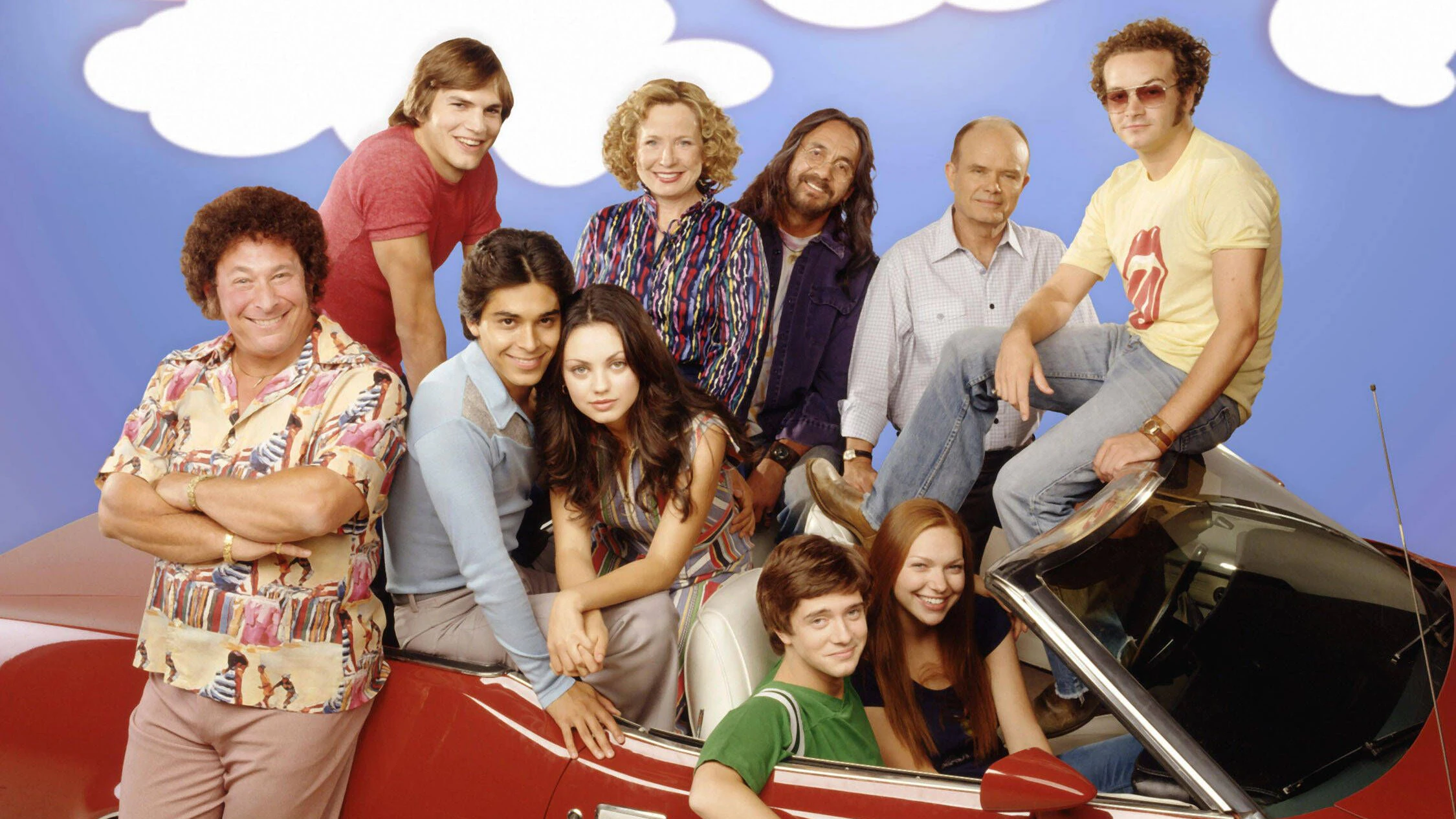 Die Besetzung der Sitcom „Die wilden Siebziger“, die im Original „That ’70s Show“ heißt: Die meisten von ihnen sind beim Spin-off&nbsp; „That ’90s Show“ wieder mit von der Partie.