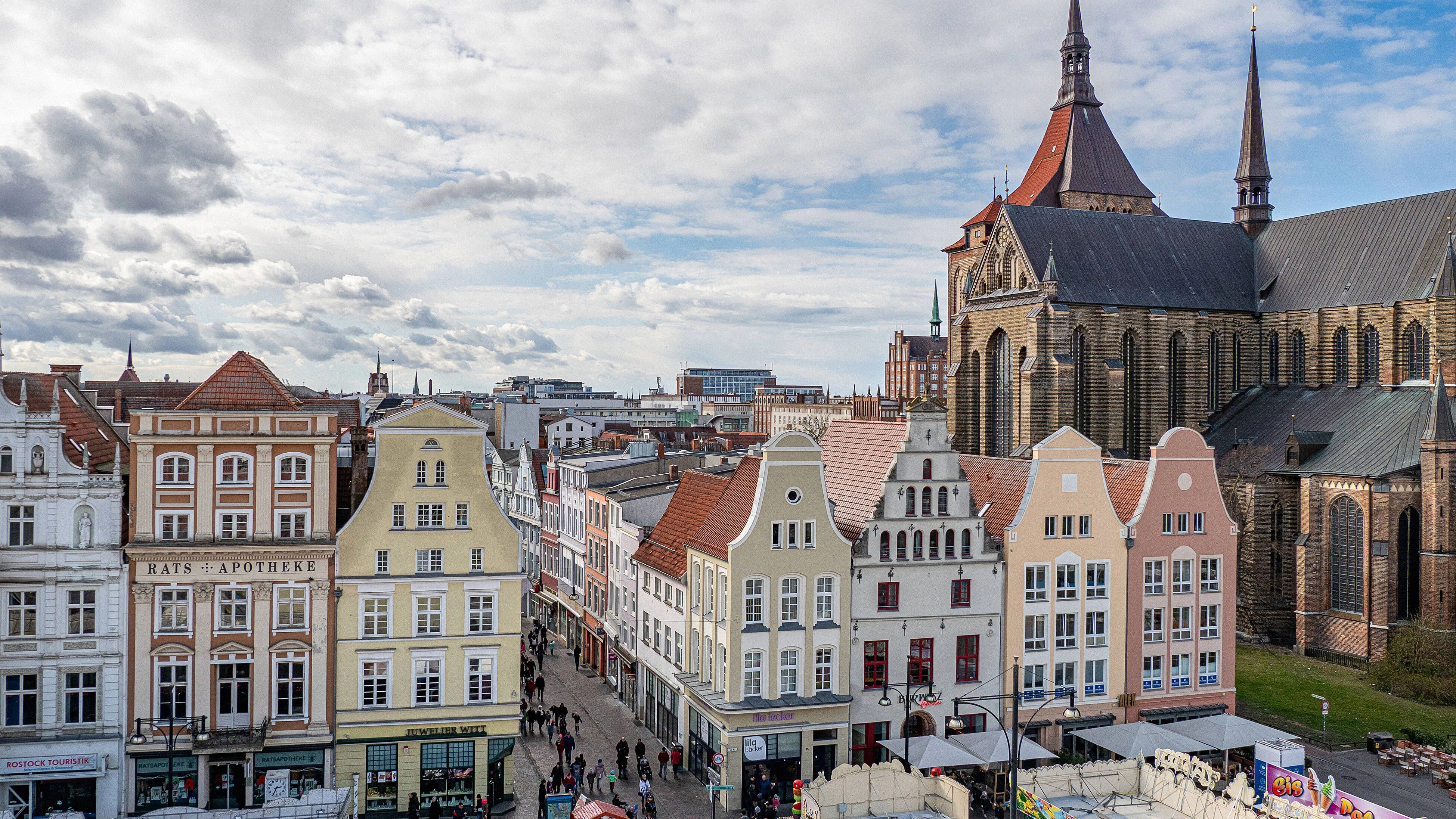 Rostock lohnt sich, zum Beispiel um eines der Volksfeste zu besuchen.