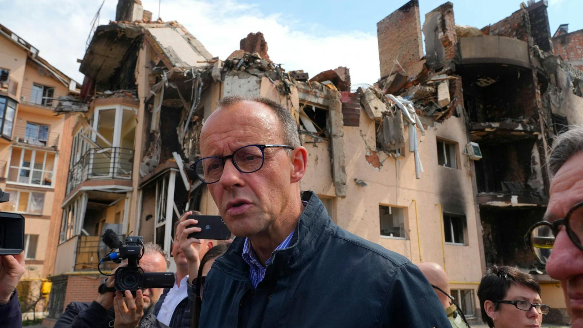 Friedrich Merz in Irpin unweit von Kiew.