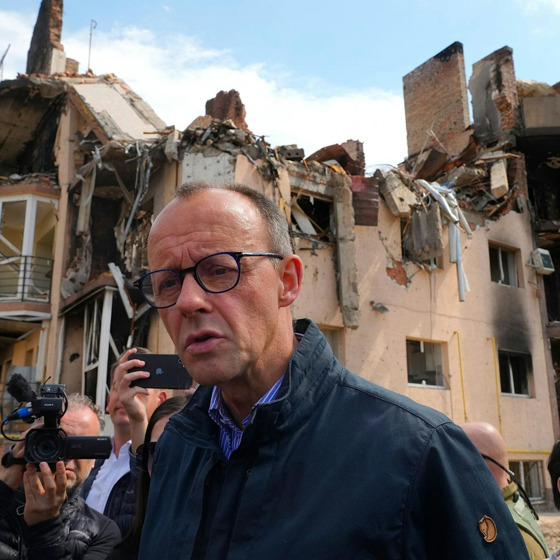 Merz zeigt sich in der Ukraine „vollkommen erschüttert“