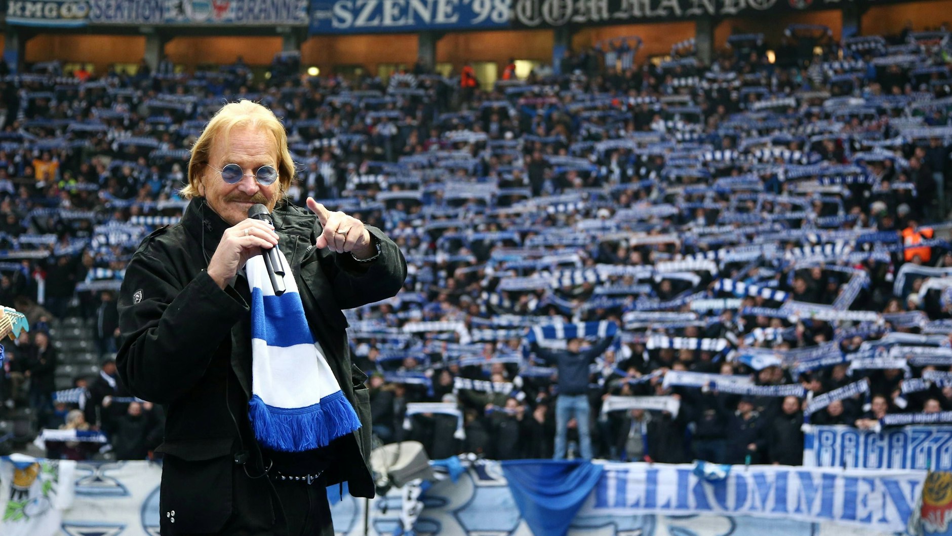 Frank Zander möchte mit seiner Hertha-Hymne am Sonnabend gegen den FSV Mainz 05 dazu beitragen, dass sich die Wogen zwischen Spielern und Fans von Hertha BSC wieder glätten.