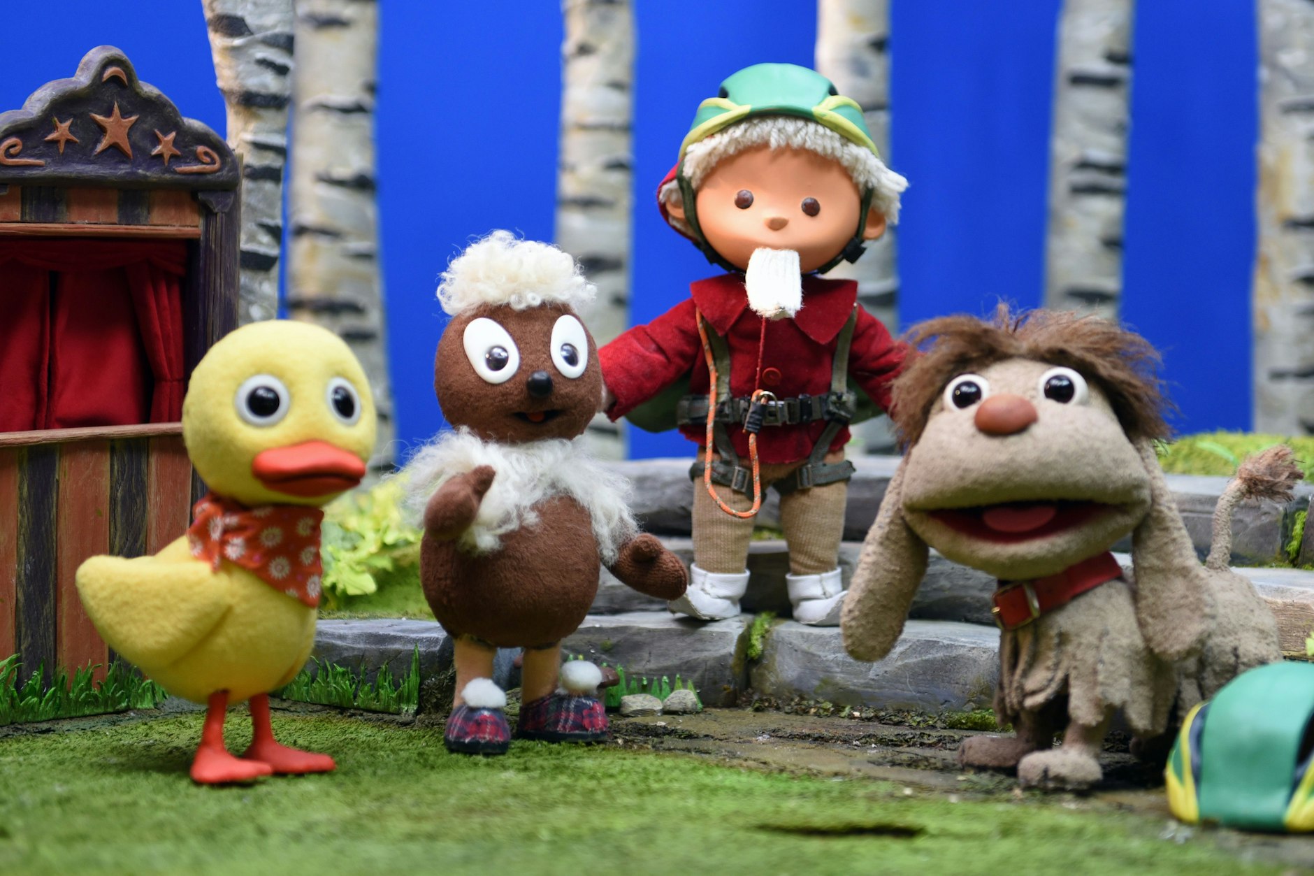 Das Sandmännchen und seine Freunde Pittiplatsch, Moppi und Schnatterinchen treffen sich in den neuen Folgen zum ersten Mal.