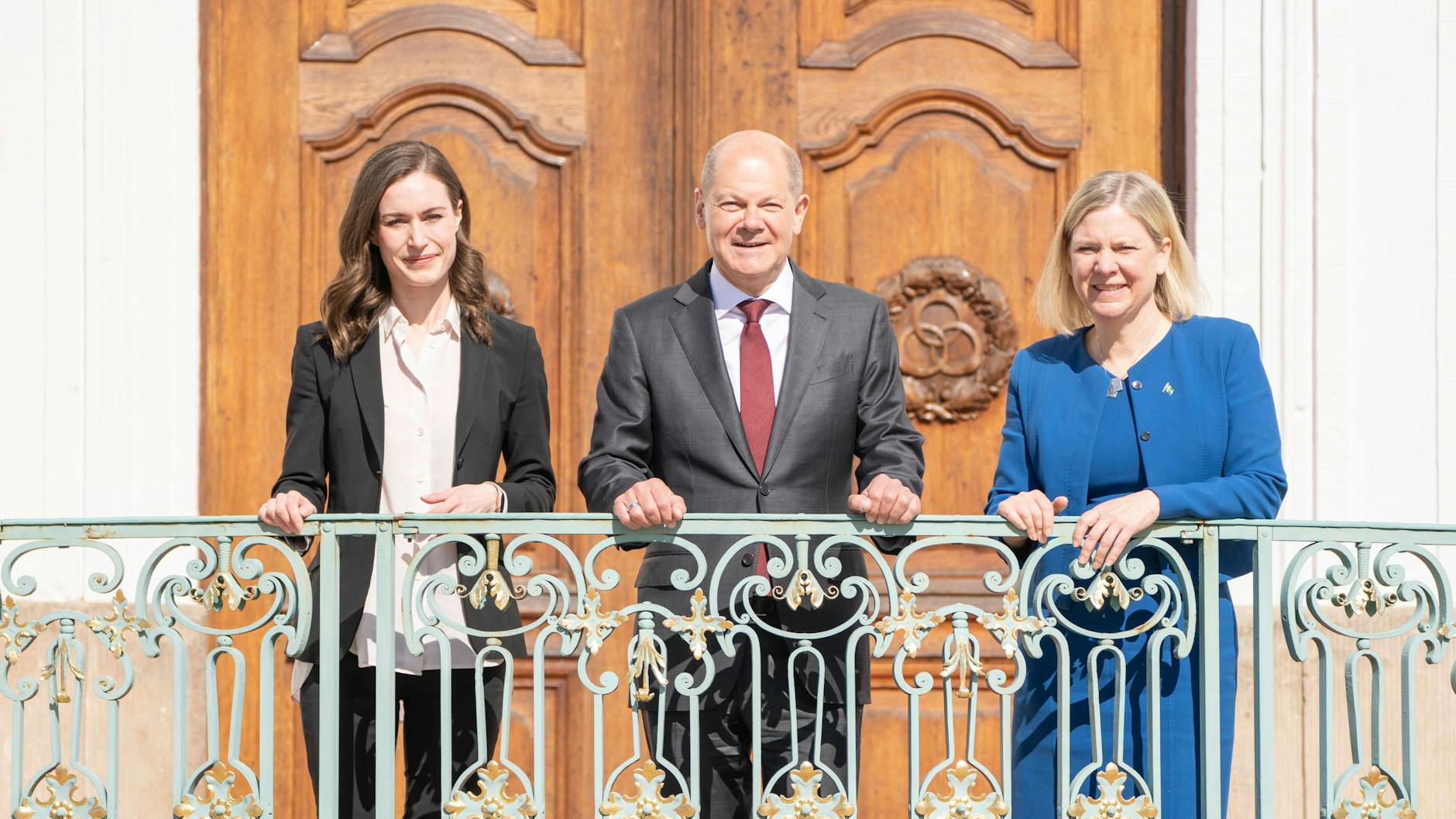 Zweitägige Klausurtagung der Bundesregierung im Gästehaus Schloss Meseberg. Heute Tag eins mit Sanna Marin, Ministerpräsidentin Finnland, Olaf Scholz, Bundeskanzler, Magdalena Andersson, Ministerpräsidentin Schweden (v. l.)