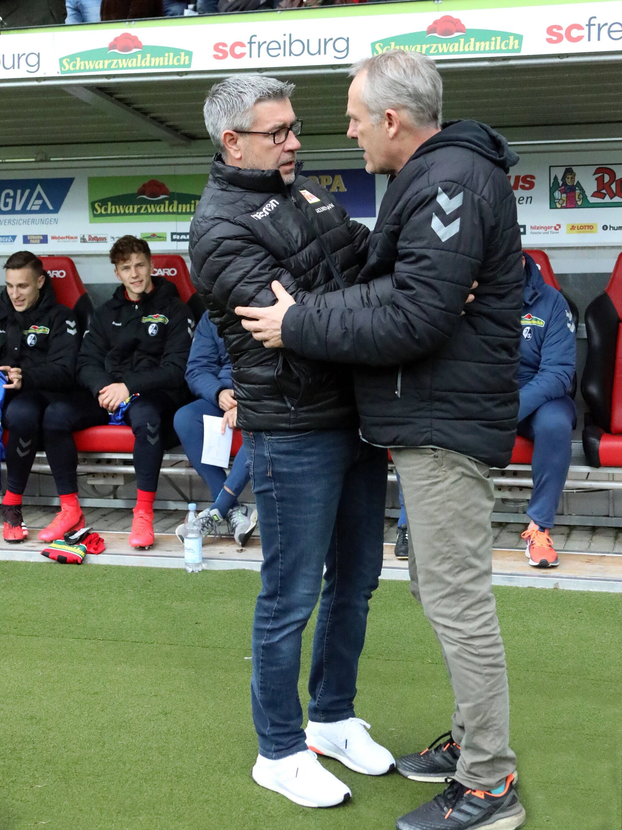Schätzen sich und werden sich auch am Sonnabend in Freiburg herzlich begrüßen: Union-Trainer Urs Fischer&nbsp; und SC-Coach Christian Streich (r.).