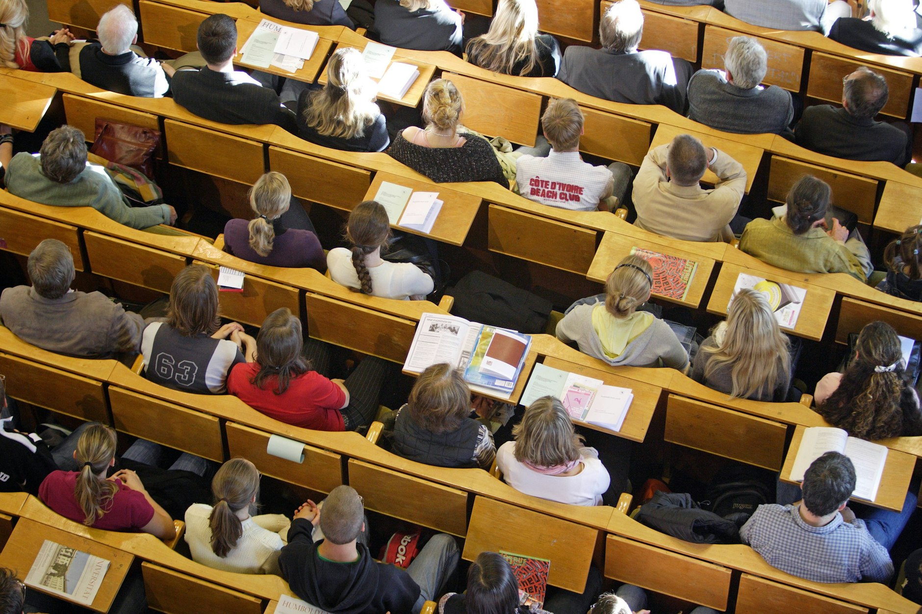 Studenten während einer Vorlesung an der Universität.