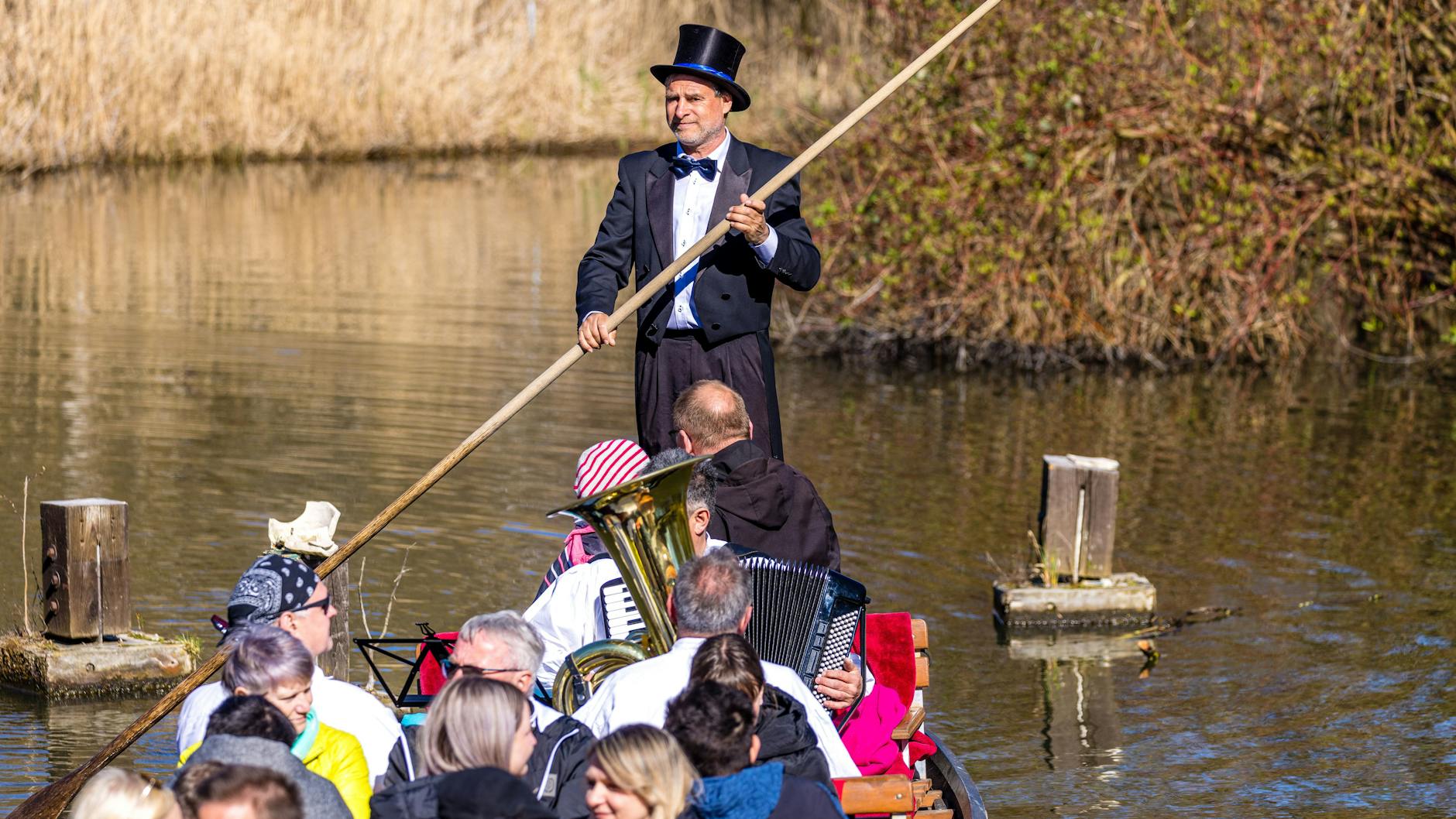 Von Berlin aus geht es ab Juni mit dem Neun-Euro-Ticket auch in den Spreewald. Dort lohnt sich eine Bootsfahrt.