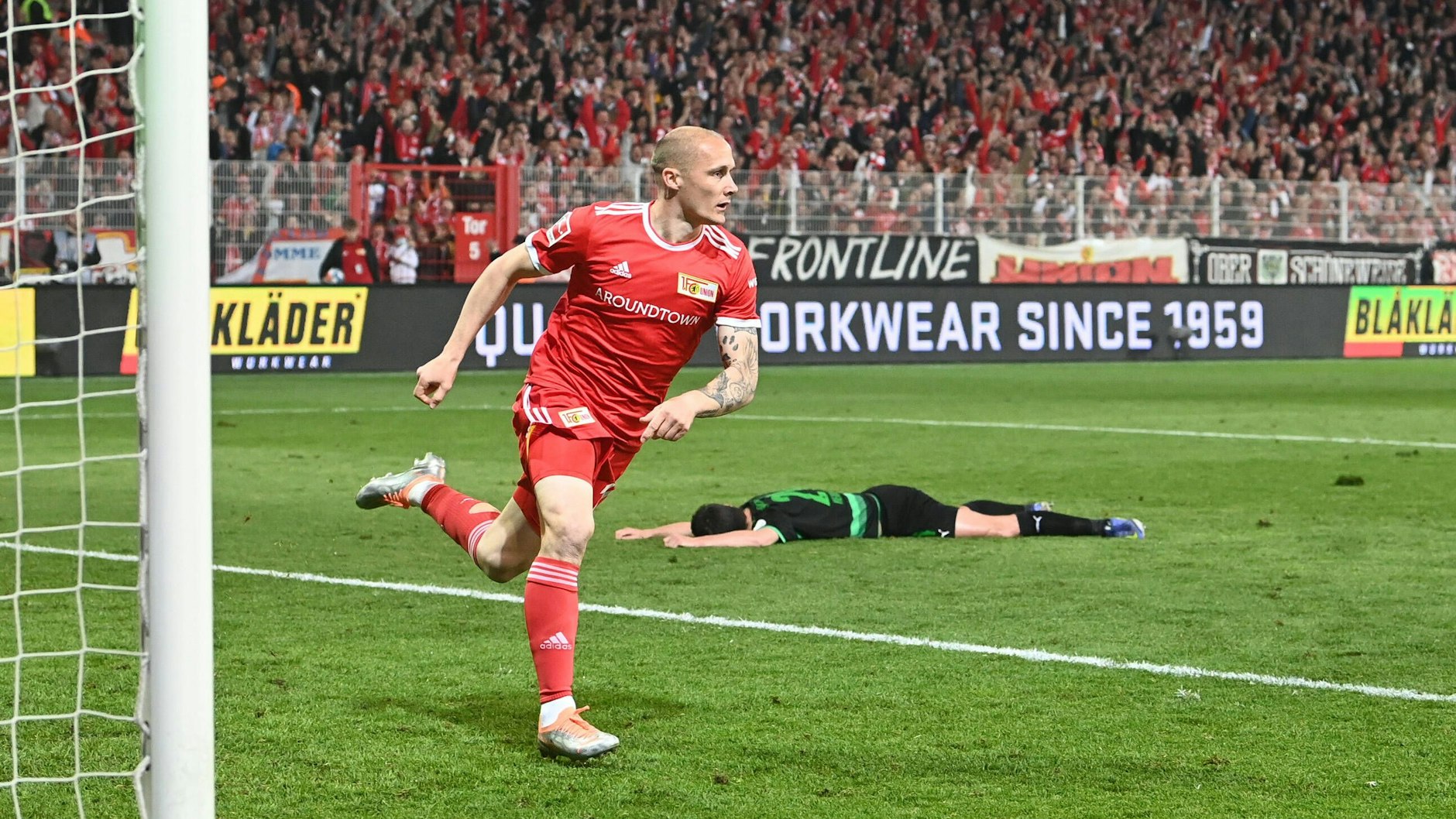 Sven Michel dreht jubelnd ab. Soeben hat er den Ausgleich für den 1. FC Union gegen Fürth erzielt.