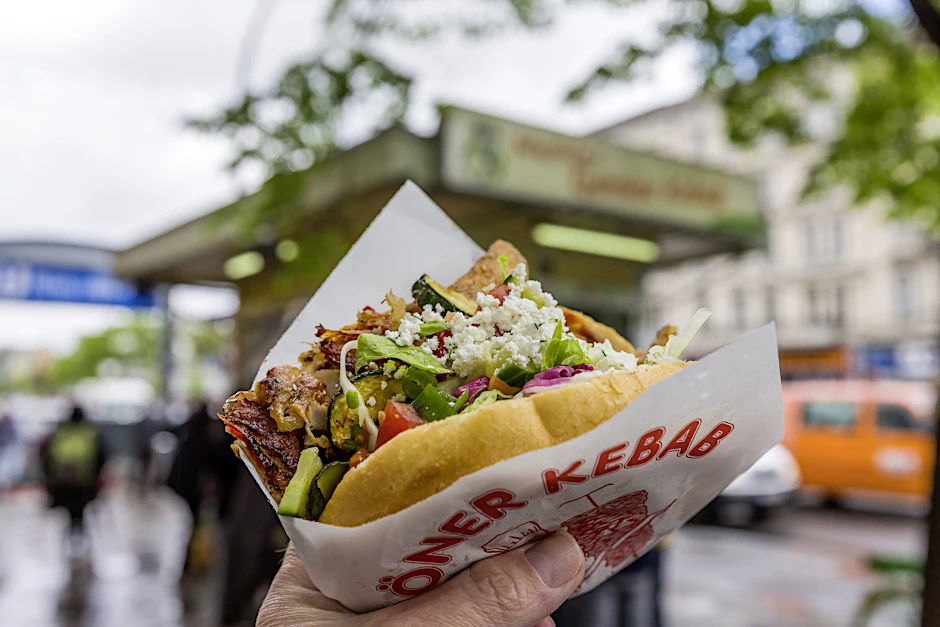 Mustafa’s Gemüse Kebap am Mehringdamm ist eine Institution. Aber ist der Döner dort wirklich so gut?