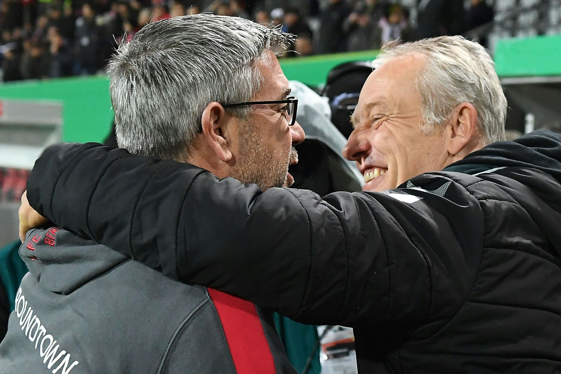 Urs Fischer (l.) beim 1. FC Union Berlin und Christian Streich beim SC Freiburg sind zwei Trainer, die nicht nur durch Fachwissen, sondern durch menschliche Qualitäten überzeugen.