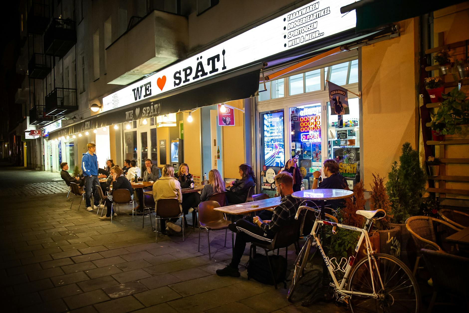 Bild aus guten Zeiten: Berlin, ein Späti, eine Nacht