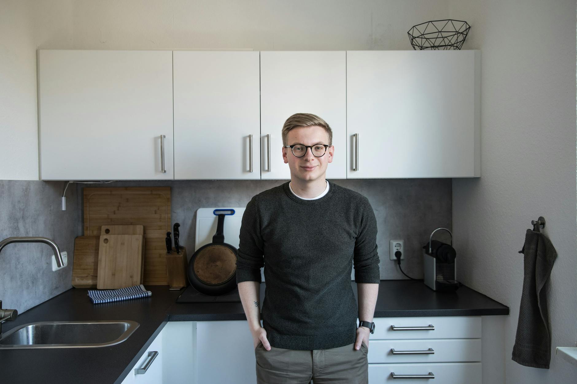 Ben Schneider zog vor zwei Jahren in eine 65-Quadratmeter-Wohnung in Hellersdorf.