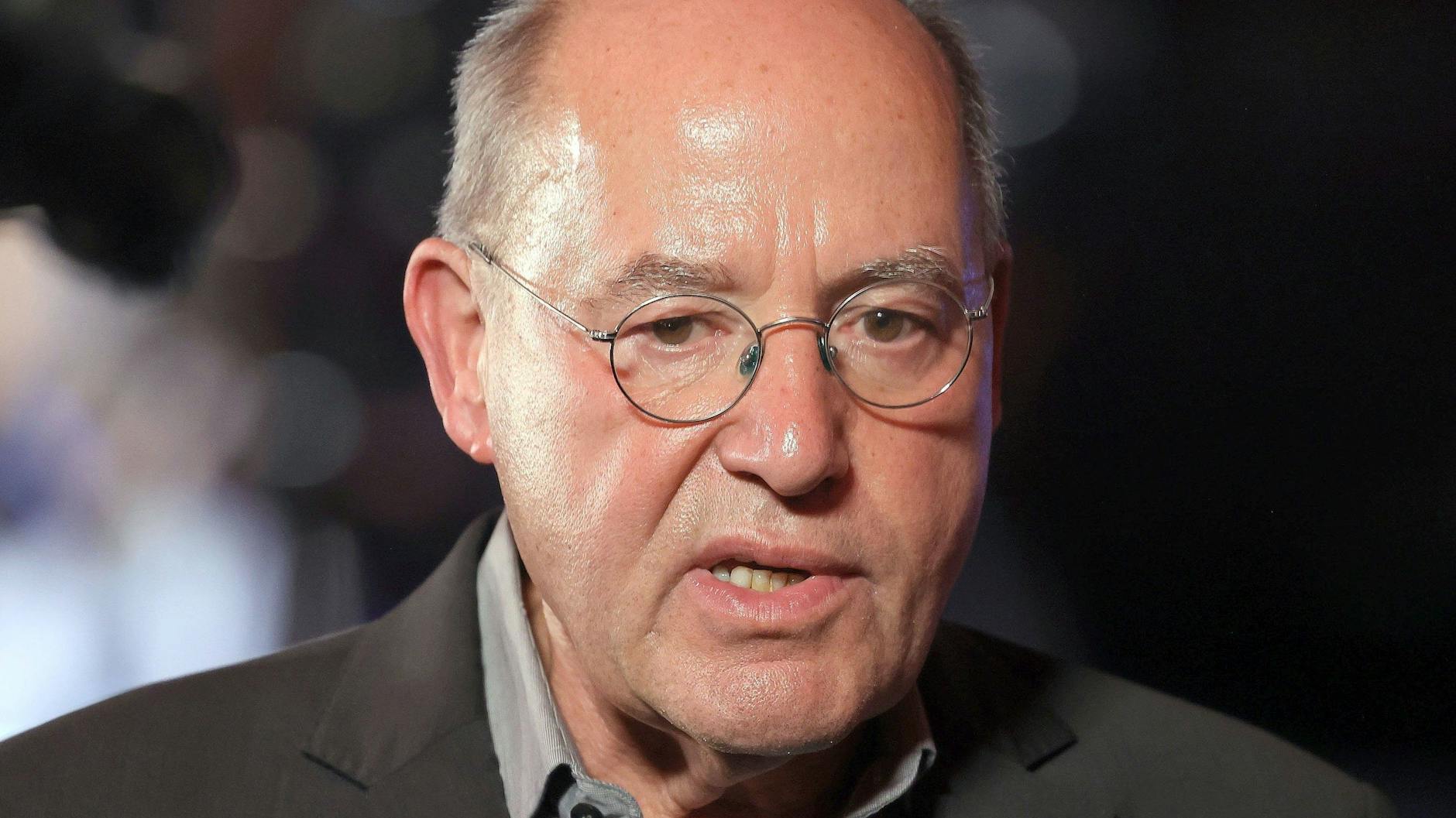Der Bundestagsabgeordnete Gregor Gysi (Die Linke) reist drei Tage durch die Ukraine.
