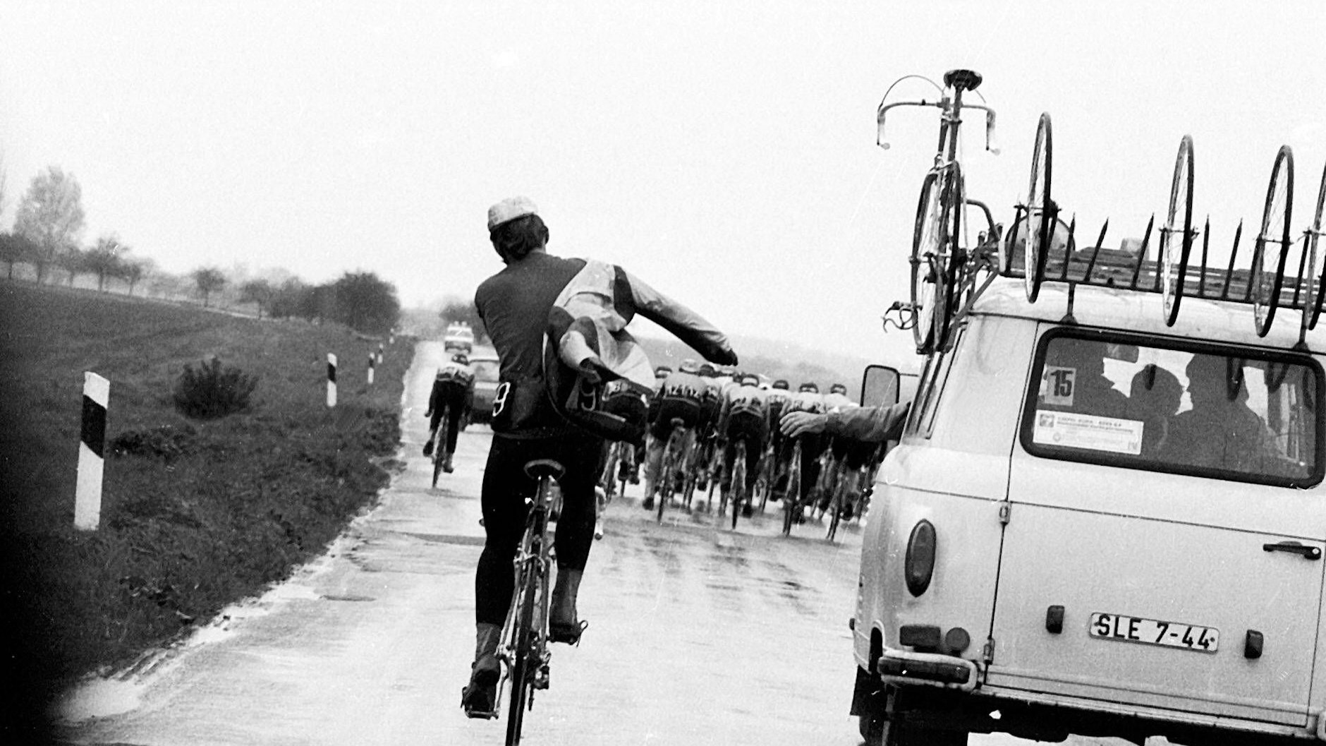 Der Barkas gehörte als Begleitfahrzeug zum Inventar der Friedensfahrt.