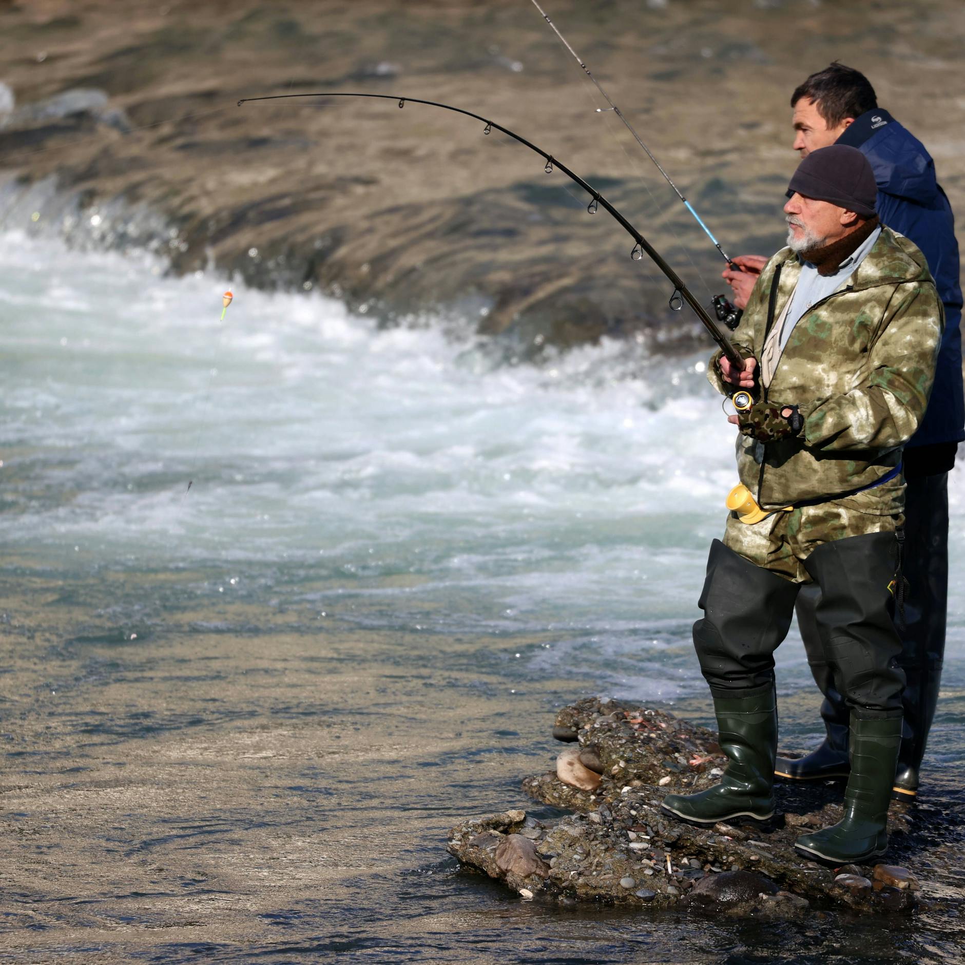 Zurück zu den Wurzeln? Wir sind inzwischen so viele Menschen auf der Erde, die wilden Lachsbestände reichen nicht aus, uns alle zu ernähren.