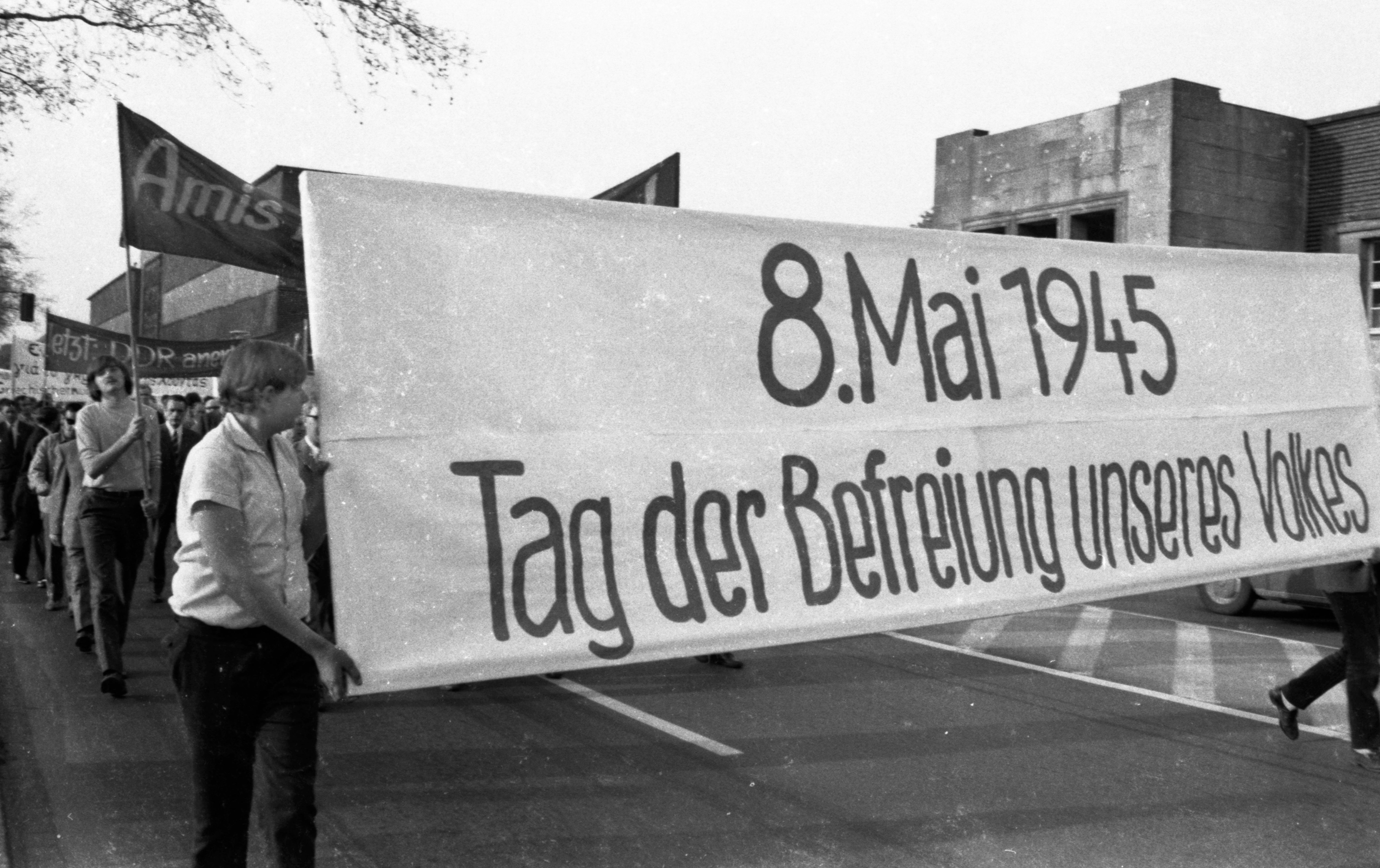 Von „Niederlage“ Zu „Befreiung“: Wie Sich Das Gedenken An Den Mai 1945 ...