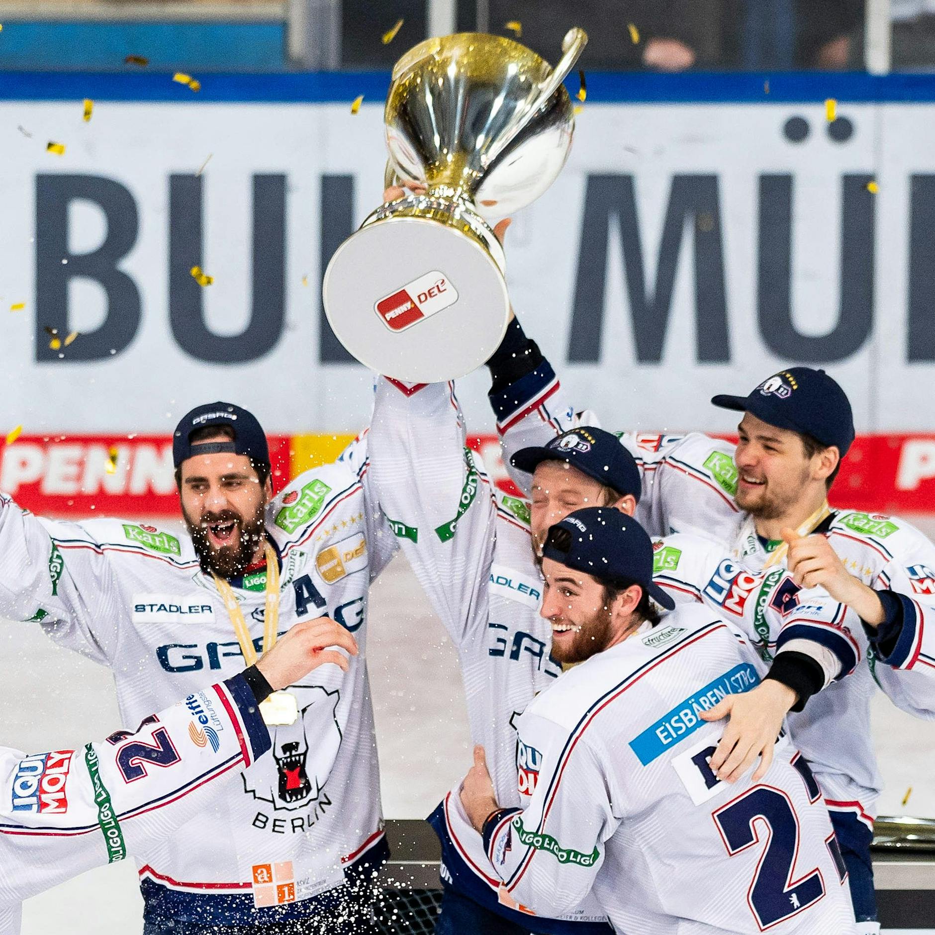 Meistertitel Nr. 9 ist da! Eiskalte Eisbären sind die Könige auf dem ewigen Eis ...