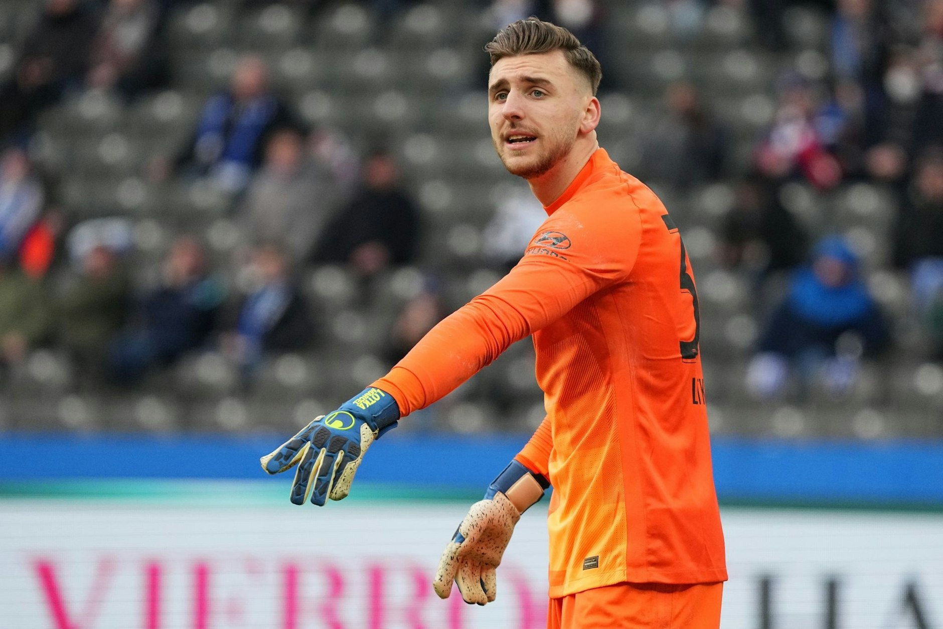 Herthas Torhüter Marcel Lotka unterschrieb zu früh beim BVB und will jetzt am liebsten in Berlin bleiben.