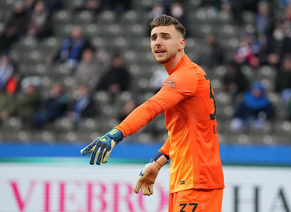Herthas Torhüter Marcel Lotka unterschrieb zu früh beim BVB und will jetzt am liebsten in Berlin bleiben.