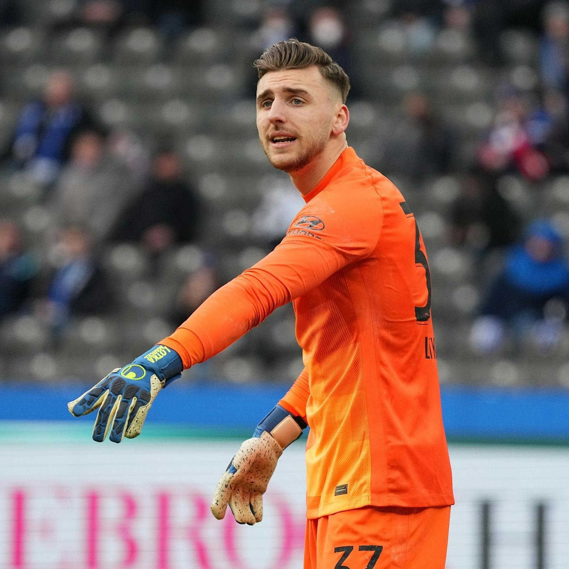 Transfer-Rolle rückwärts bei Marcel Lotka: Zahlt Hertha für den eigenen Torwart Geld an den BVB?