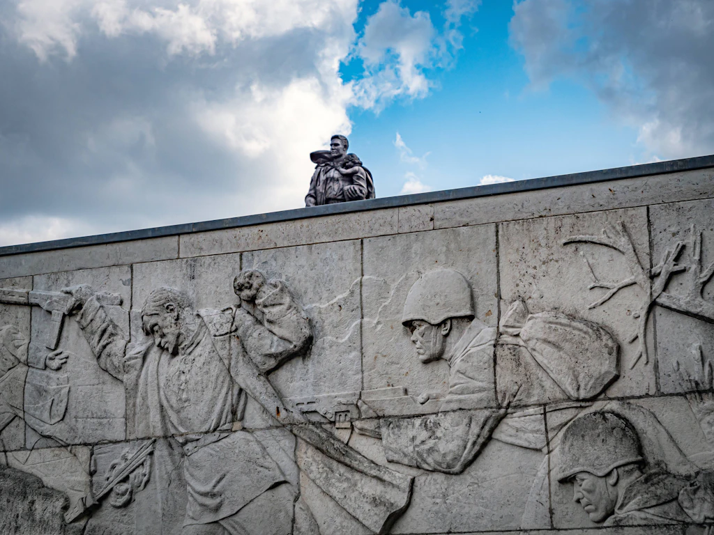 Das Triumphierende: Im Treptower Park wird der Sieg gefeiert