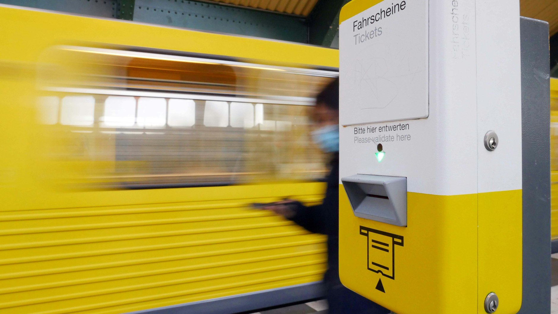 Das Neun-Euro-Ticket für den ÖPNV soll zum 1. Juni kommen. Verbraucherschützer finden, das sei zu früh (Symbolbild).