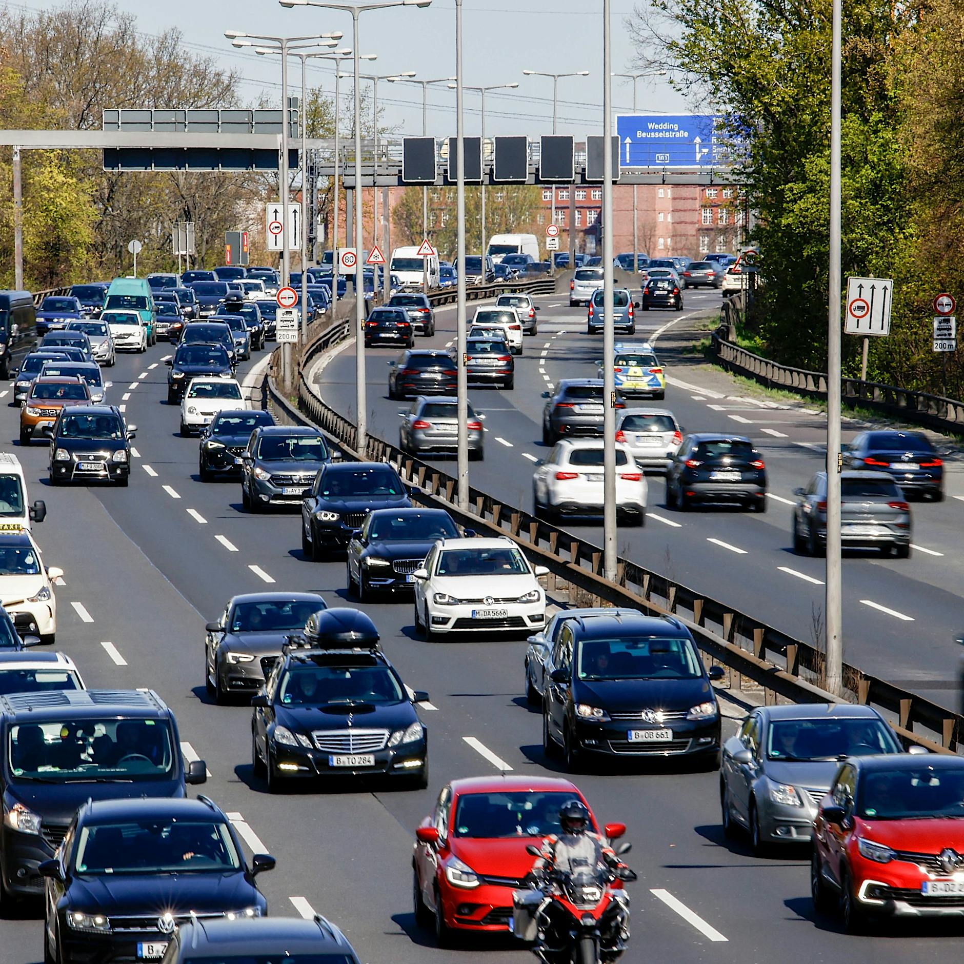 Ölembargo: Geht Berlin bald der Sprit aus?