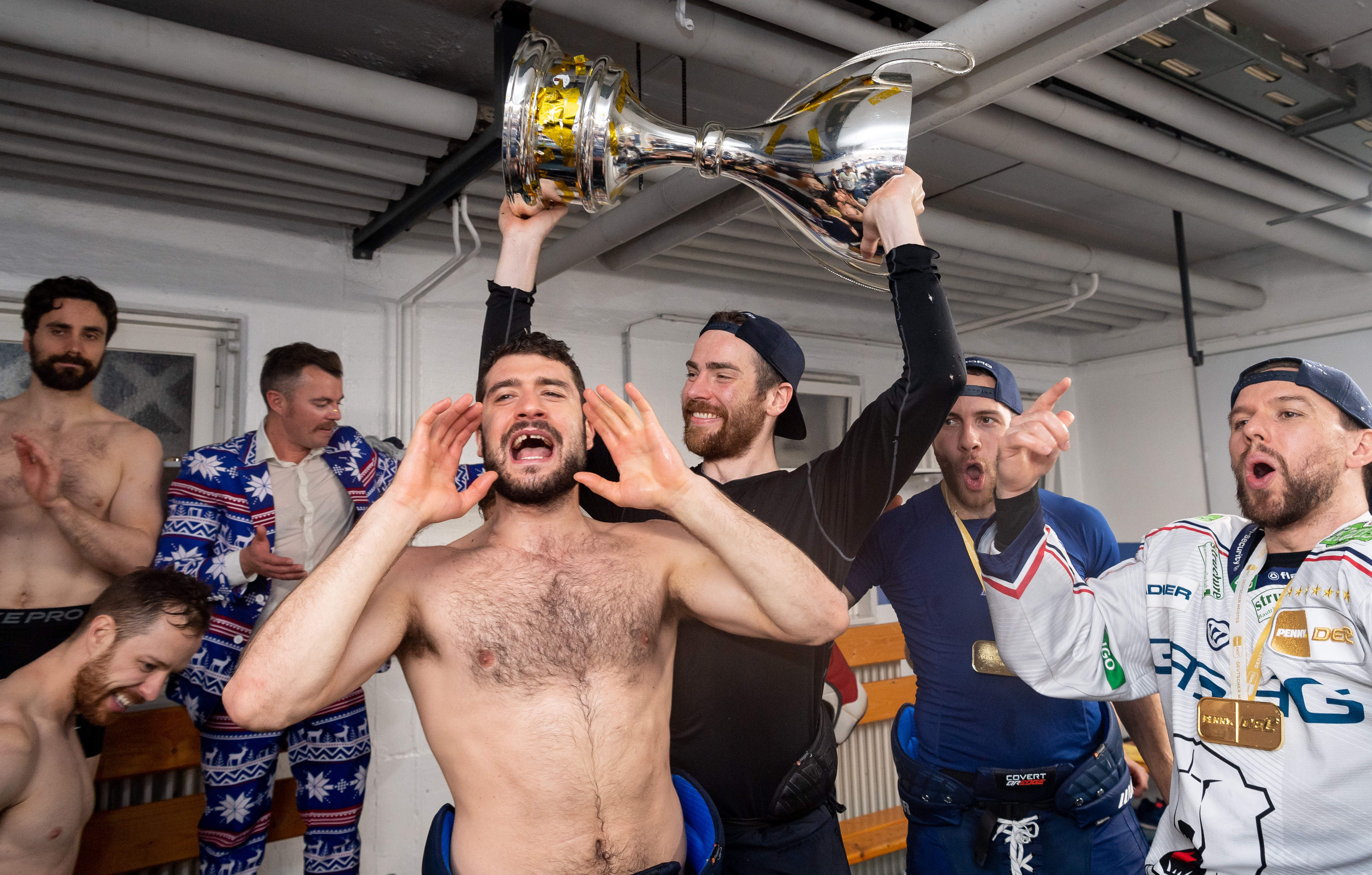 Image - Eisbären: Dieser neunte Titel ist so besonders, dass er neun Extra-Würdigungen verdient