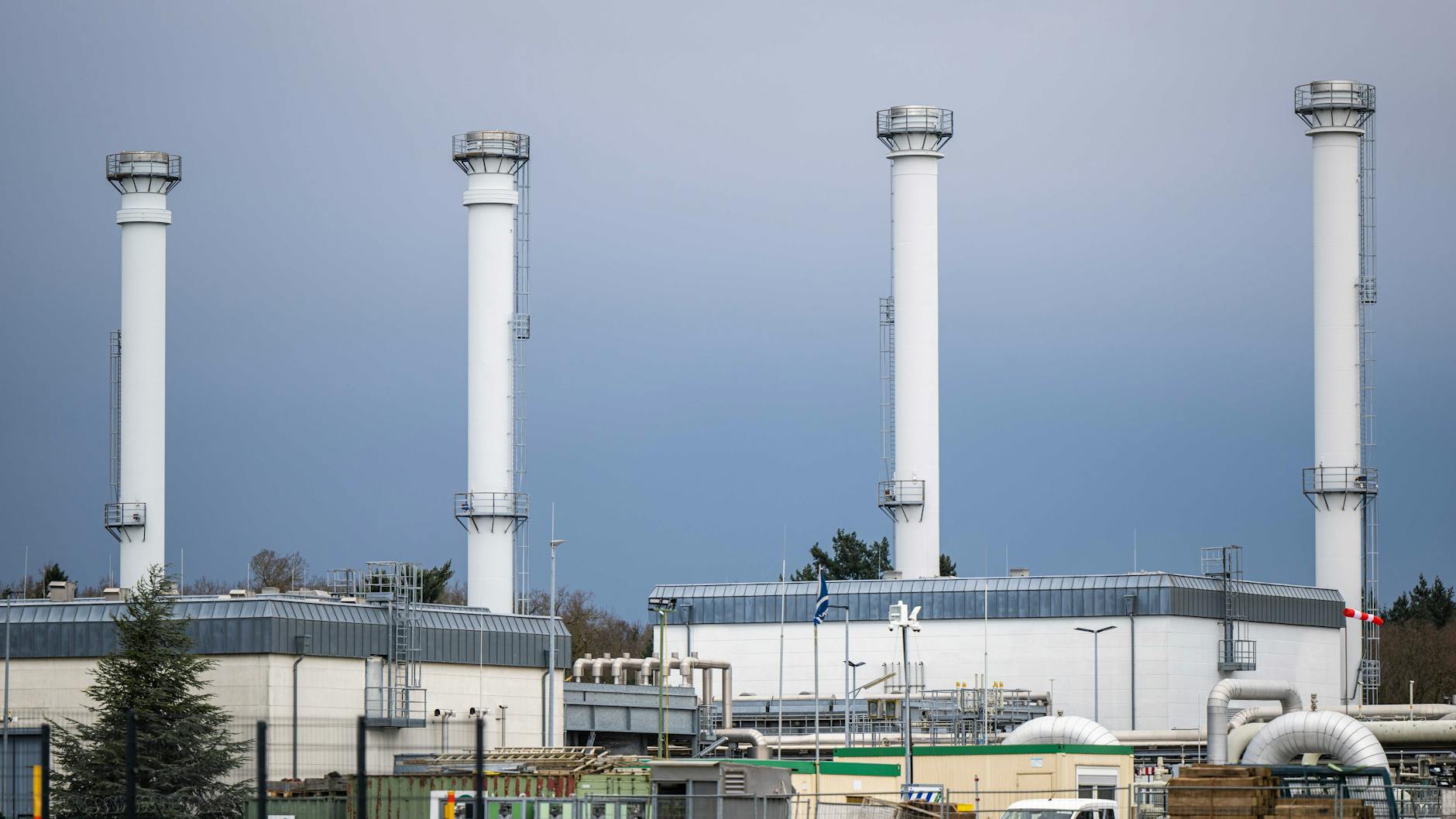 Die Anlage des Erdgasspeichers (Astora GmbH) in Rehden. Der bundesweit größte Gasspeicher im niedersächsischen Rehden soll wieder deutlich mehr Gas auf Vorrat halten als zuletzt.