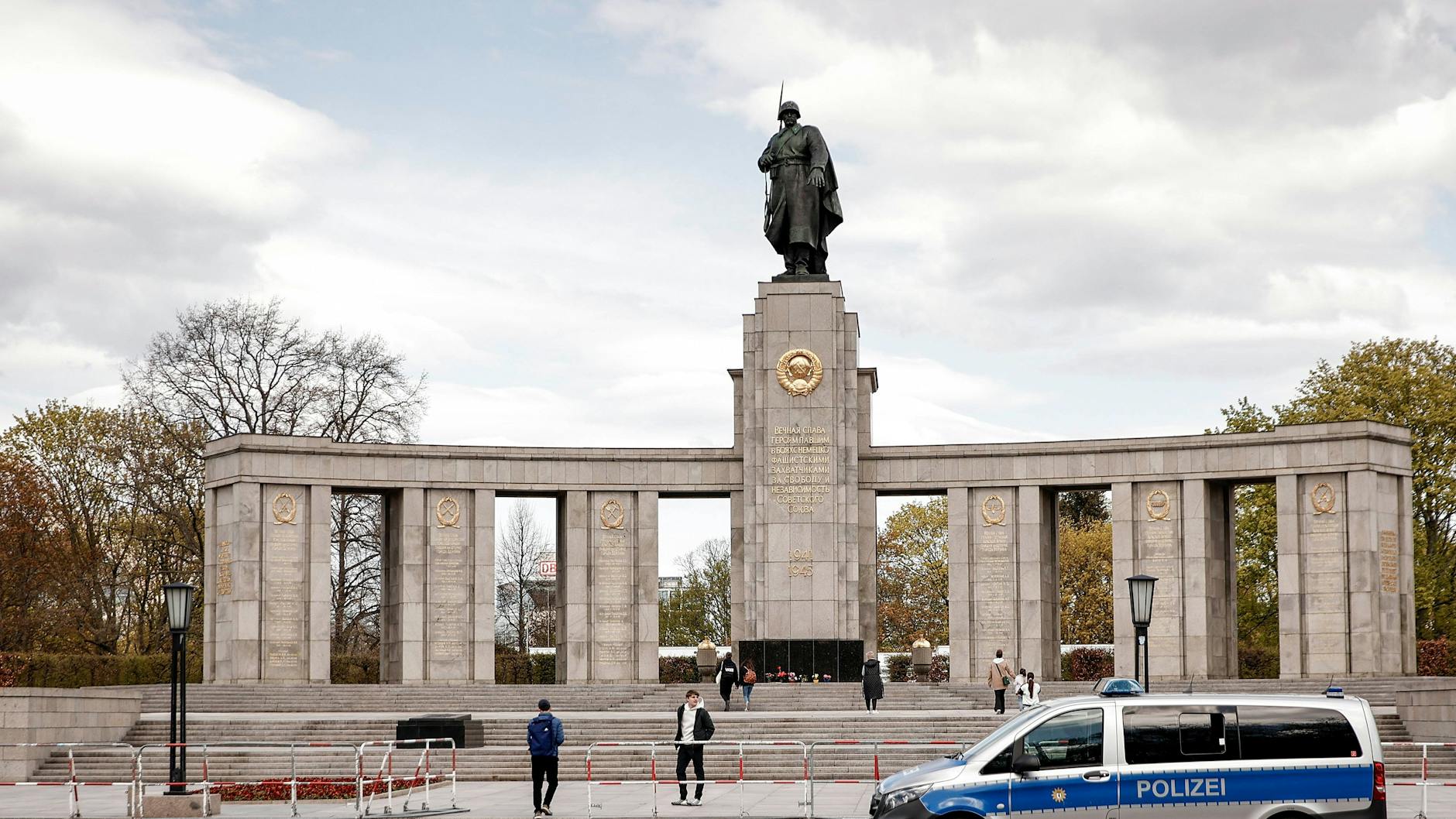 Das Sowjetische Ehrenmal an der Straße des 17. Juni in Berlin-Tiergarten. Hier wird der ukrainische Botschafter einen Kranz niederlegen.