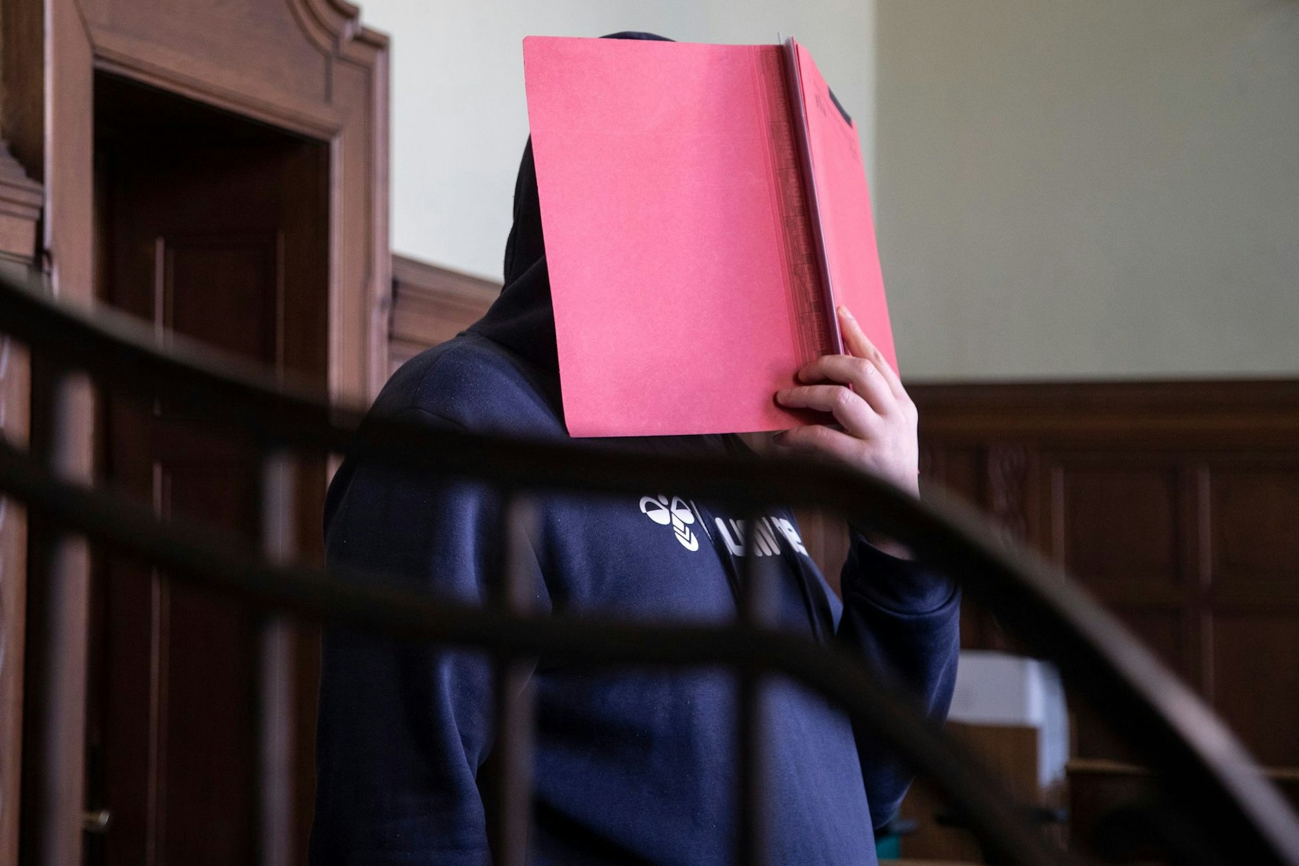 Der angeklagte Hassbrenner steht seit Freitag vor Gericht.