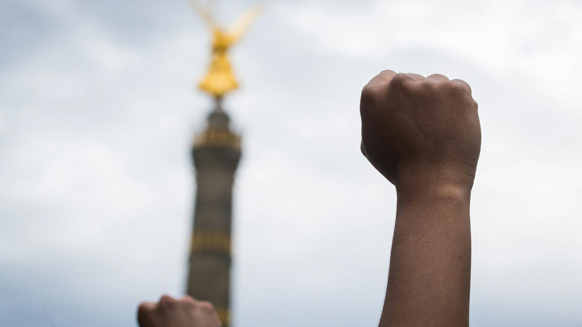 Von den Angehörigen der sechs aufgeführten Minderheiten gaben insgesamt 58 Prozent an, schon einmal selbst Rassismus ausgesetzt gewesen zu sein (Symbolbild).