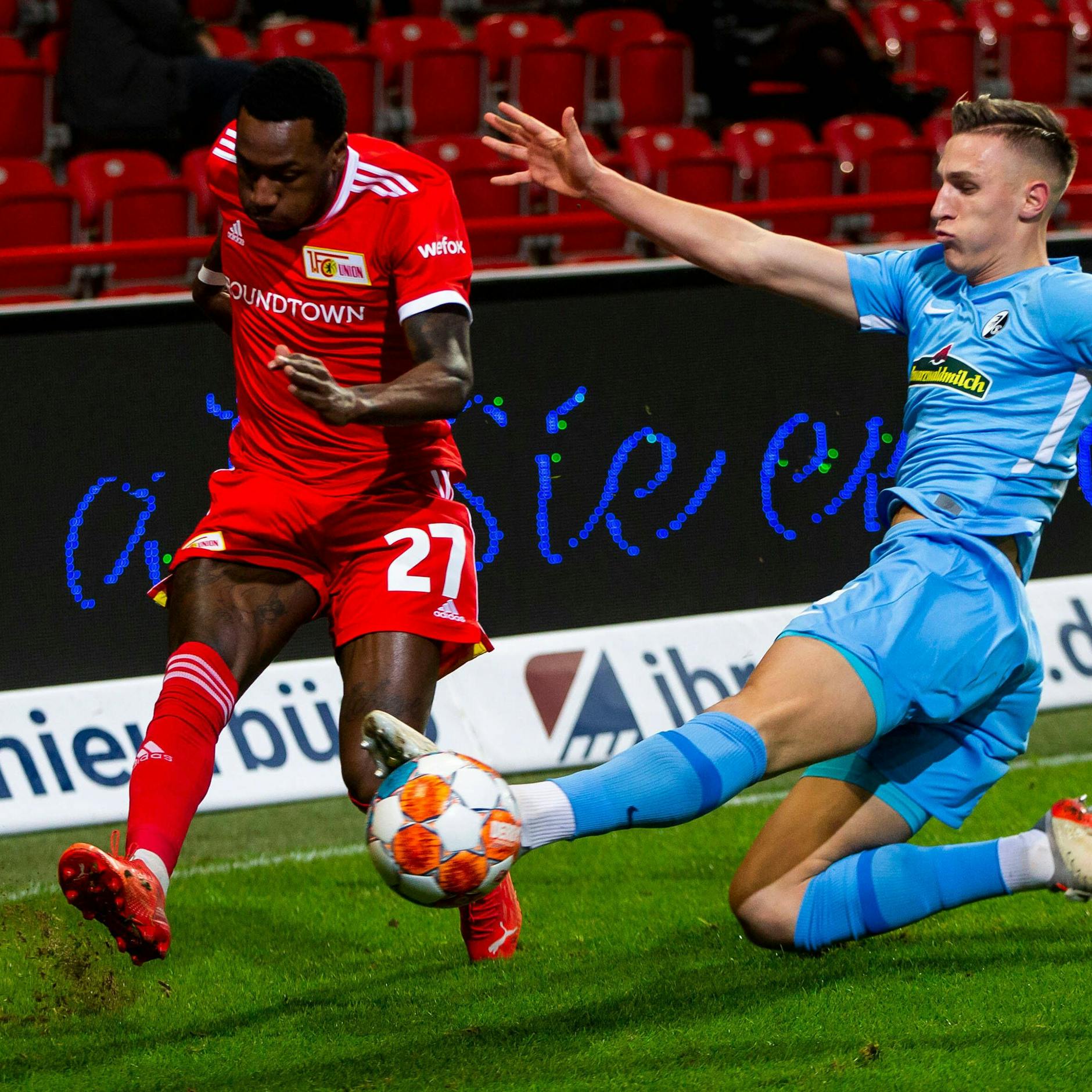 Das Duell zwischen Unions Sheraldo Becker (l.) und Freiburgs Ex-Eisernem Nico Schlotterbeck könnte auch am Sonnabend eine Rolle spielen.