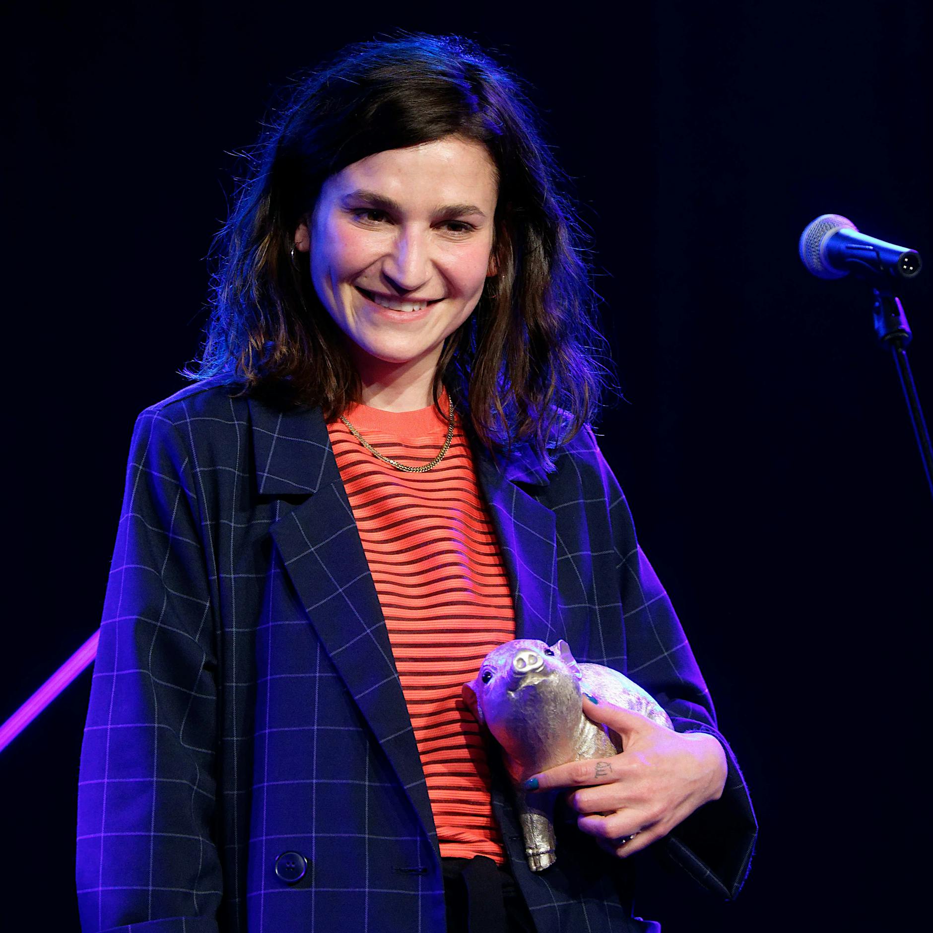 Yade Yasemin Önder erzählt eine Mädchengeschichte als Sprach-Abenteuer