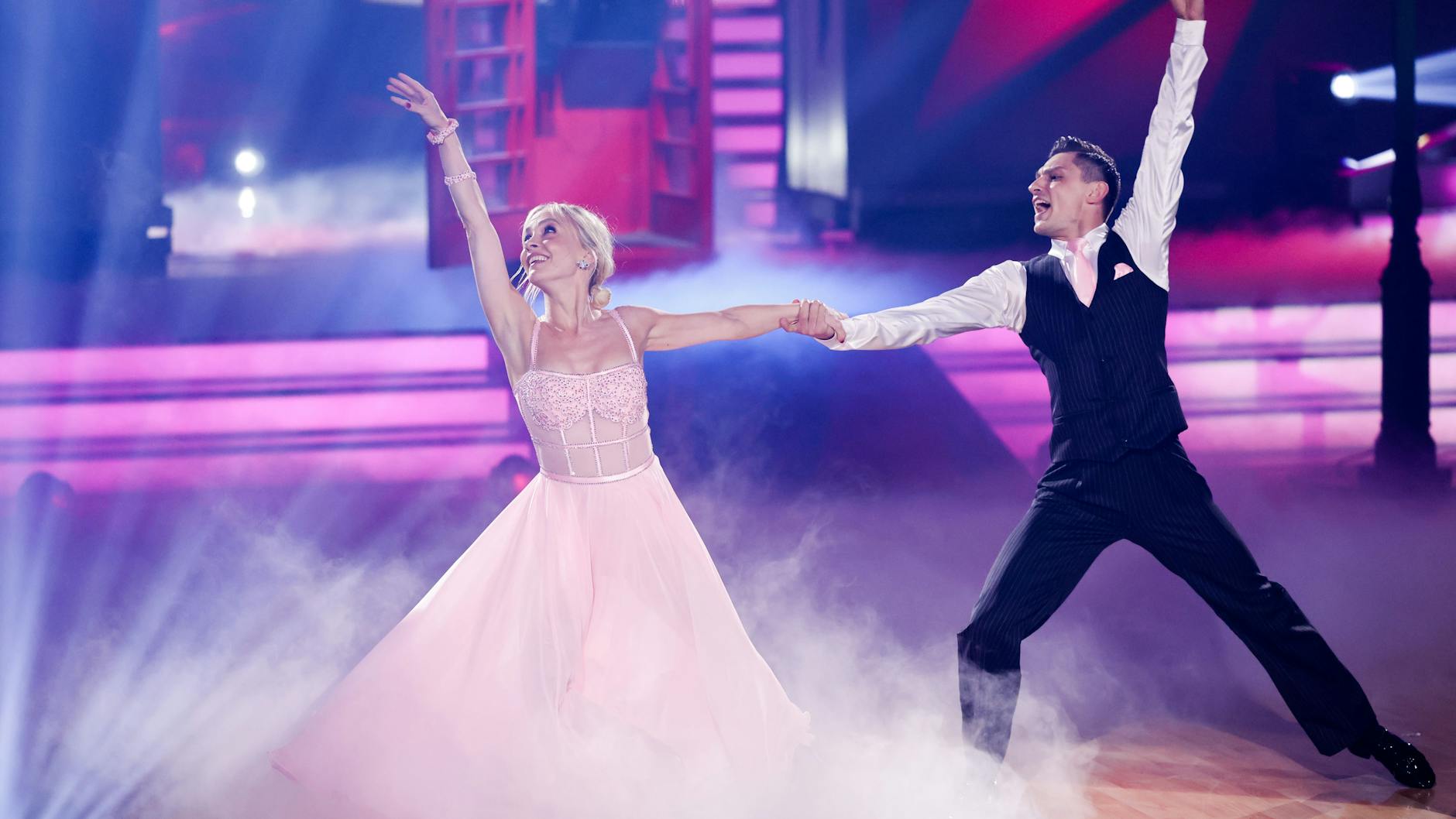 „Let's Dance“: Janin Ullmann und ihr Tanzpartner Zsolt Sándor Cseke bekommen immer ziemlich gute Jury-Noten.