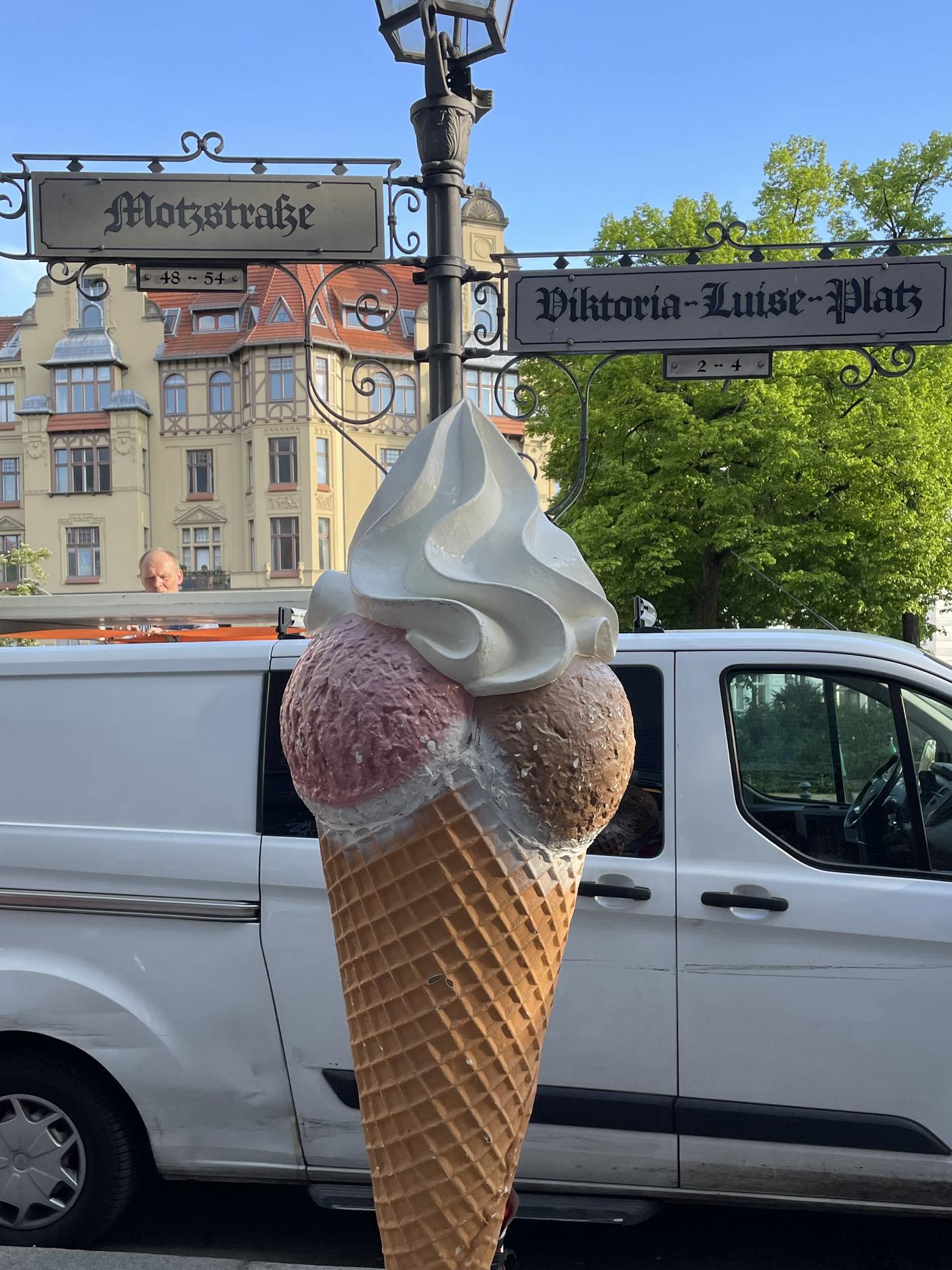 Auf gute Nachbarschaft: Ein Eis geht immer, aber vielleicht sollte man den schönen Fleischgeschmack nicht mit Bubble Tea zerstören.