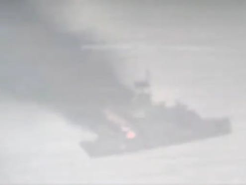 Sind das Aufnahmen des brennenden Flaggschiffs „Admiral Makarow“?