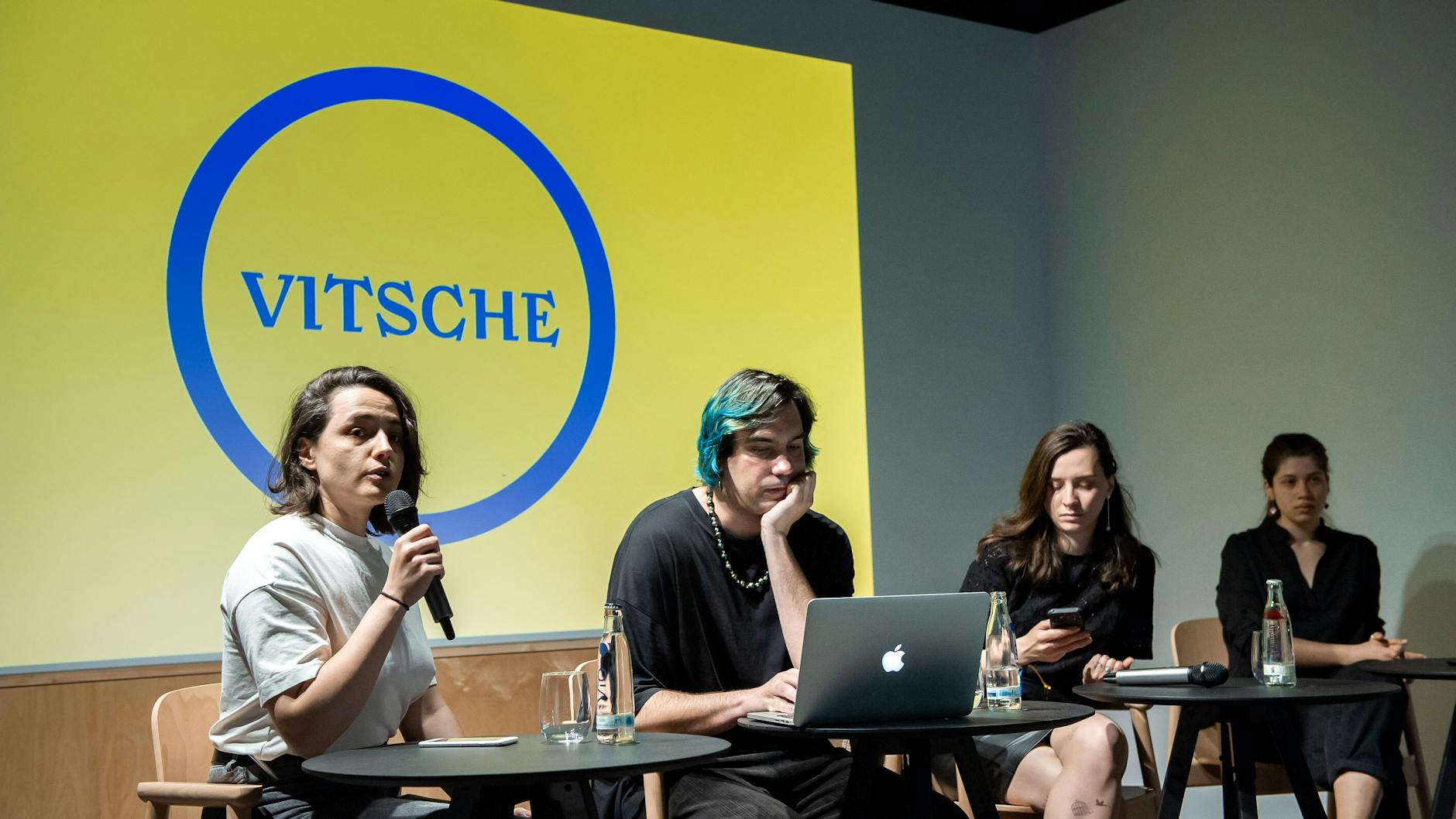 Stehen vor einem schwierigen Wochenende: Mitglieder des Vereins Vitsche am Donnerstag in Berlin.