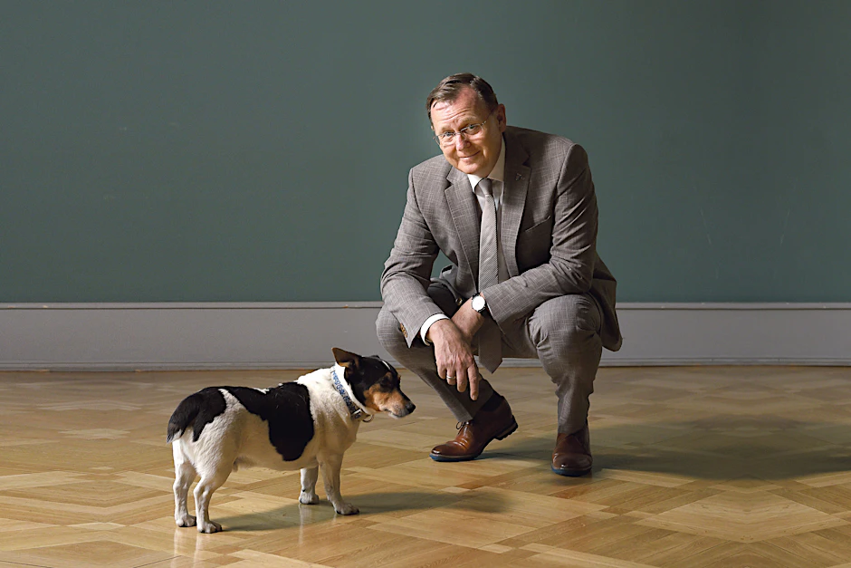 Bodo Ramelow mit seinem Hund Attila
