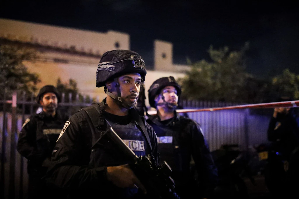Axt-Anschlag in Elad: Israelische Behörden fahnden nach zwei Palästinensern
