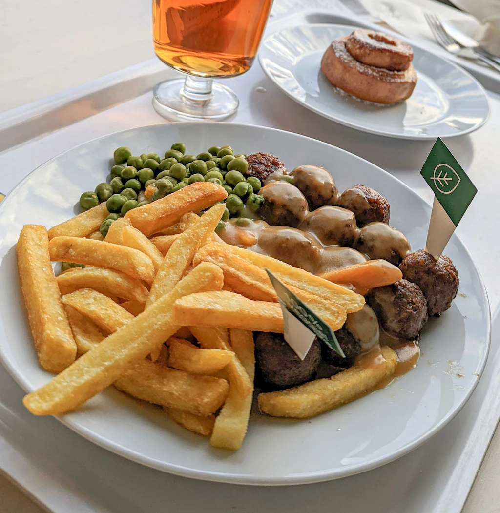 Erst ein Billy-Regal kaufen, dann vegane Köttbullar bei Ikea