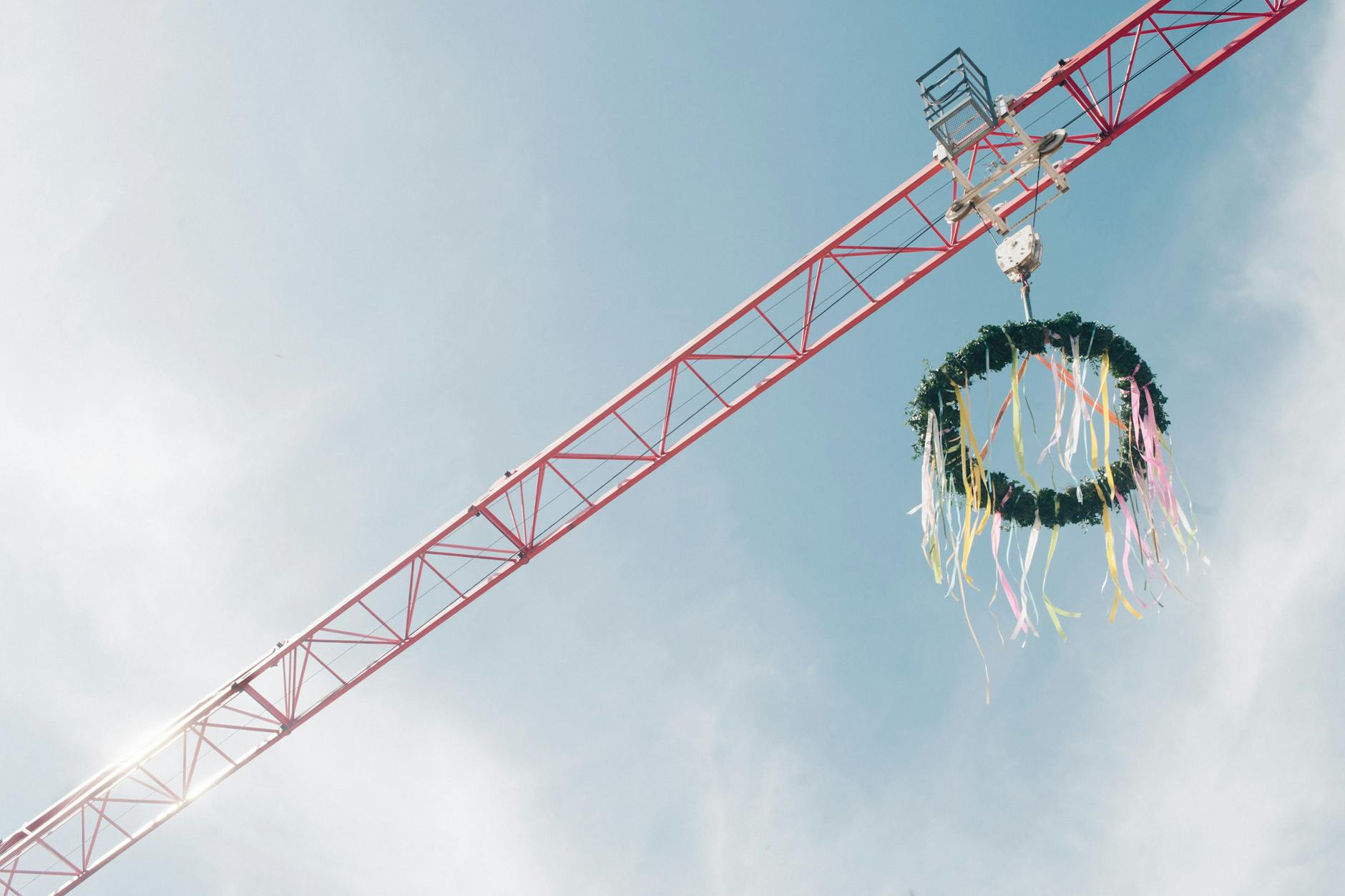 So soll’s werden: links das Hotel, die Marina Apartments in der Mitte, Hafen und Strandabschnitt.