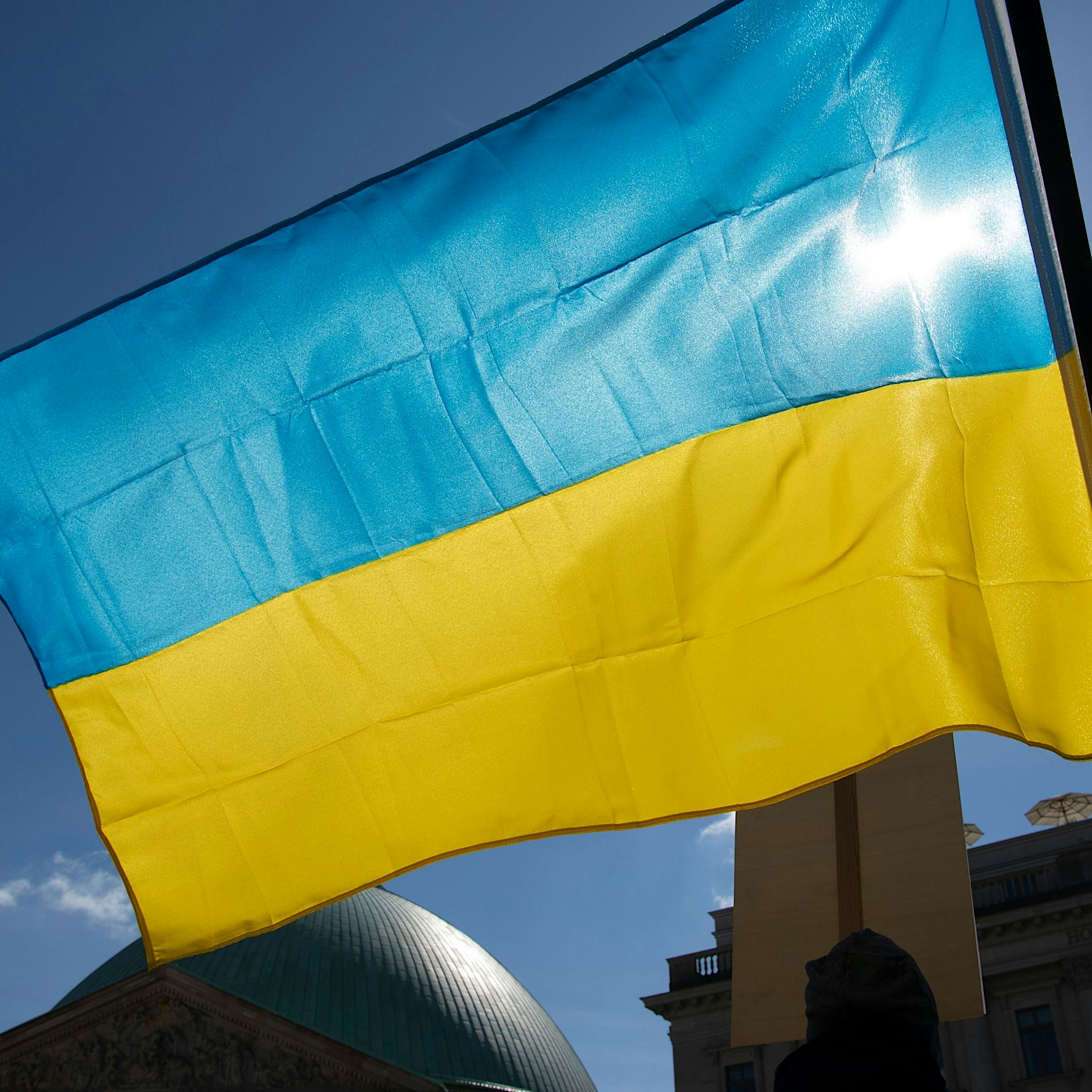 Ukraine-Fahnen in Berlin: Verbände schreiben offenen Brief an Polizeipräsidentin